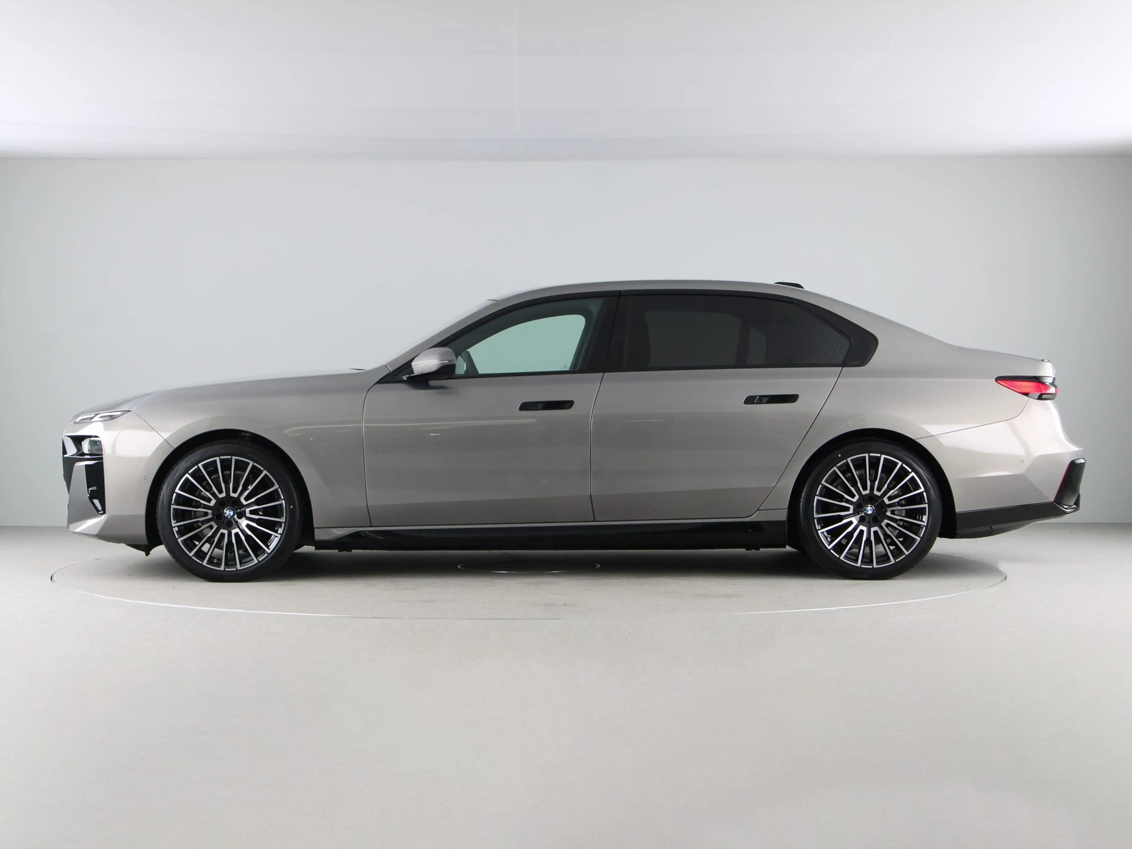 BMW i7 xDrive60 106 kWh — photo 12