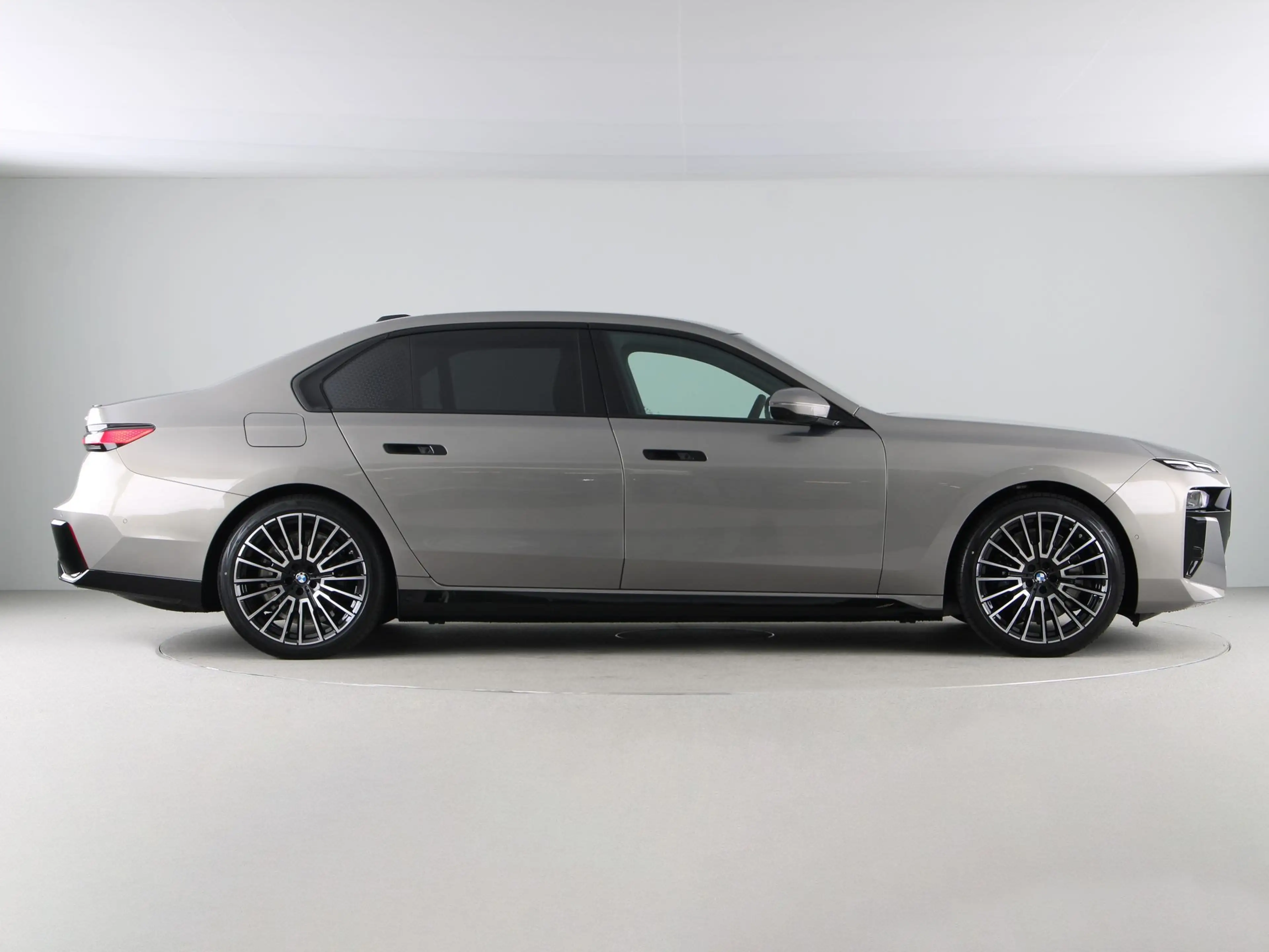 BMW i7 xDrive60 106 kWh — photo 8