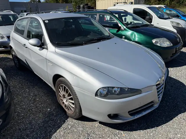 Alfa Romeo 147 147 1.6 TS 16V 120 Veloce alu Klima Pickel !!