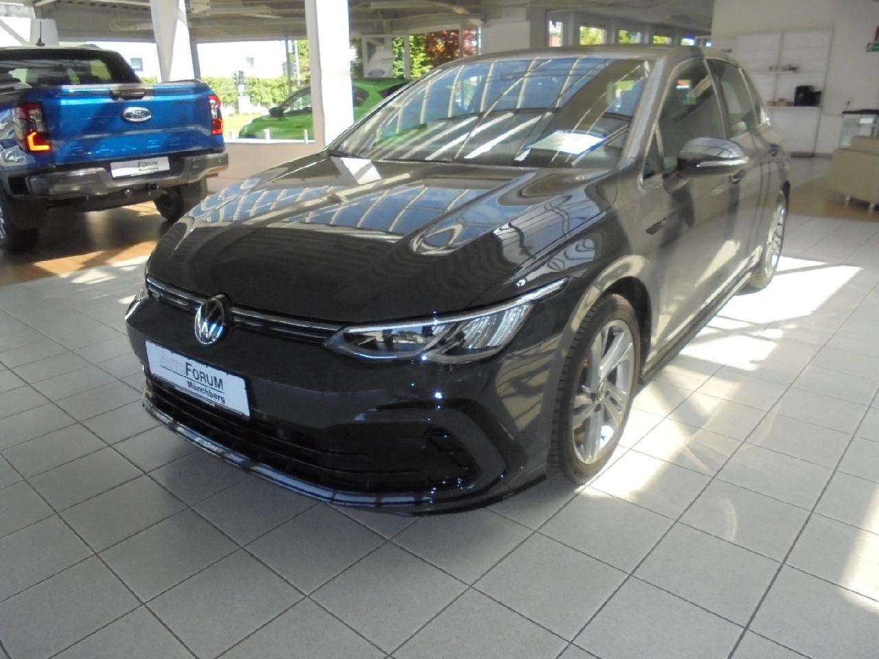 Volkswagen Golf 2024 — R-Line