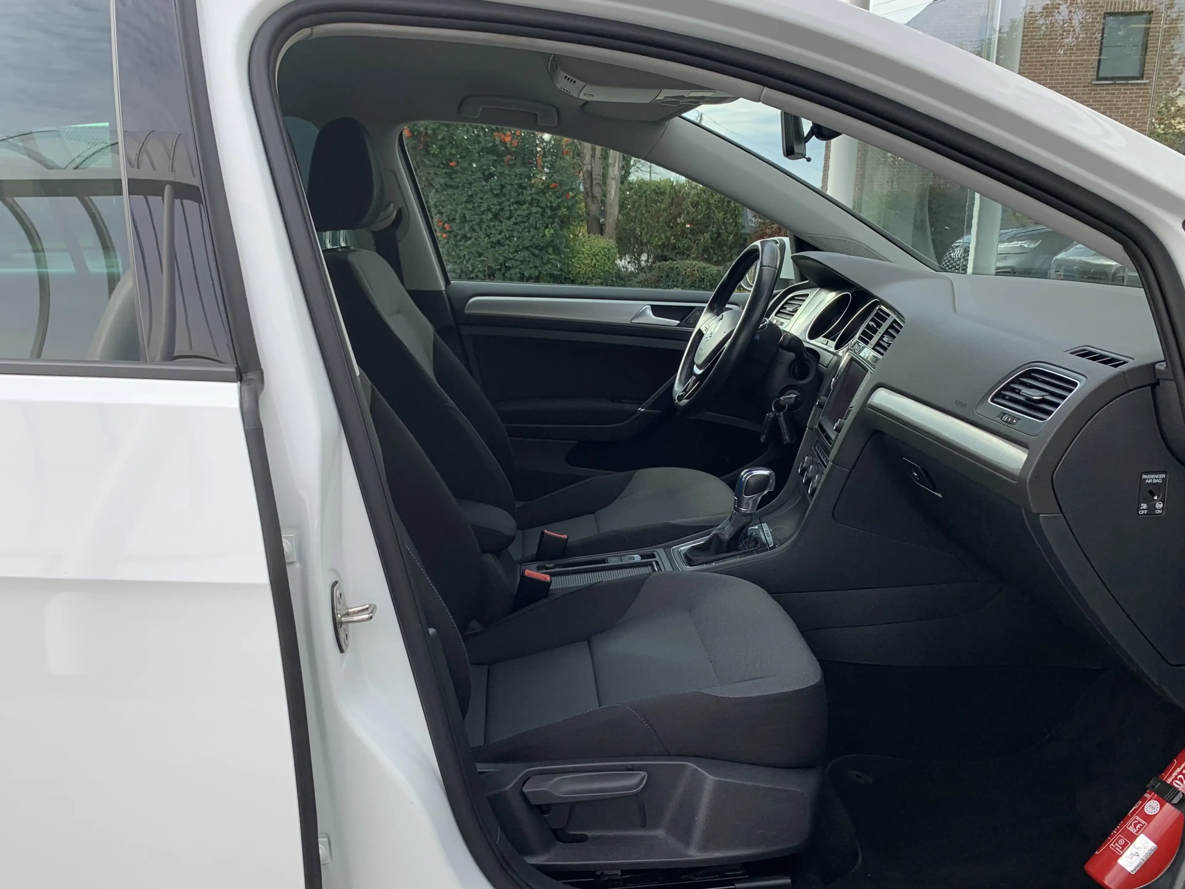 Volkswagen e-Golf 100% Electrique / Xenon / Grand Gps / Garantie — photo 15