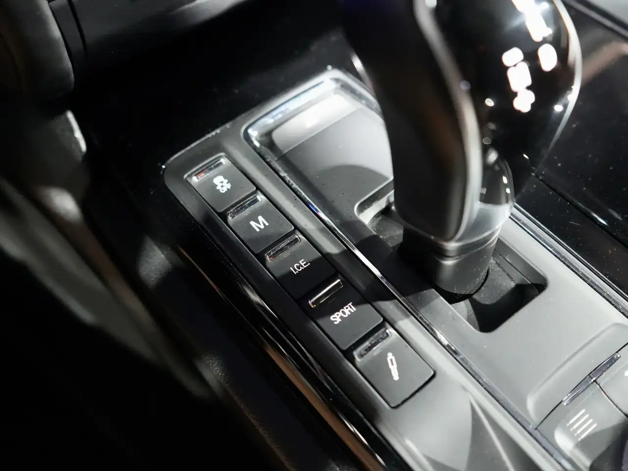Maserati Ghibli снимка Maserati Ghibli