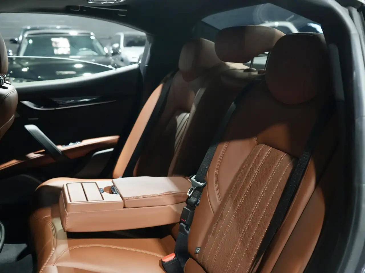 Maserati Ghibli снимка Maserati Ghibli