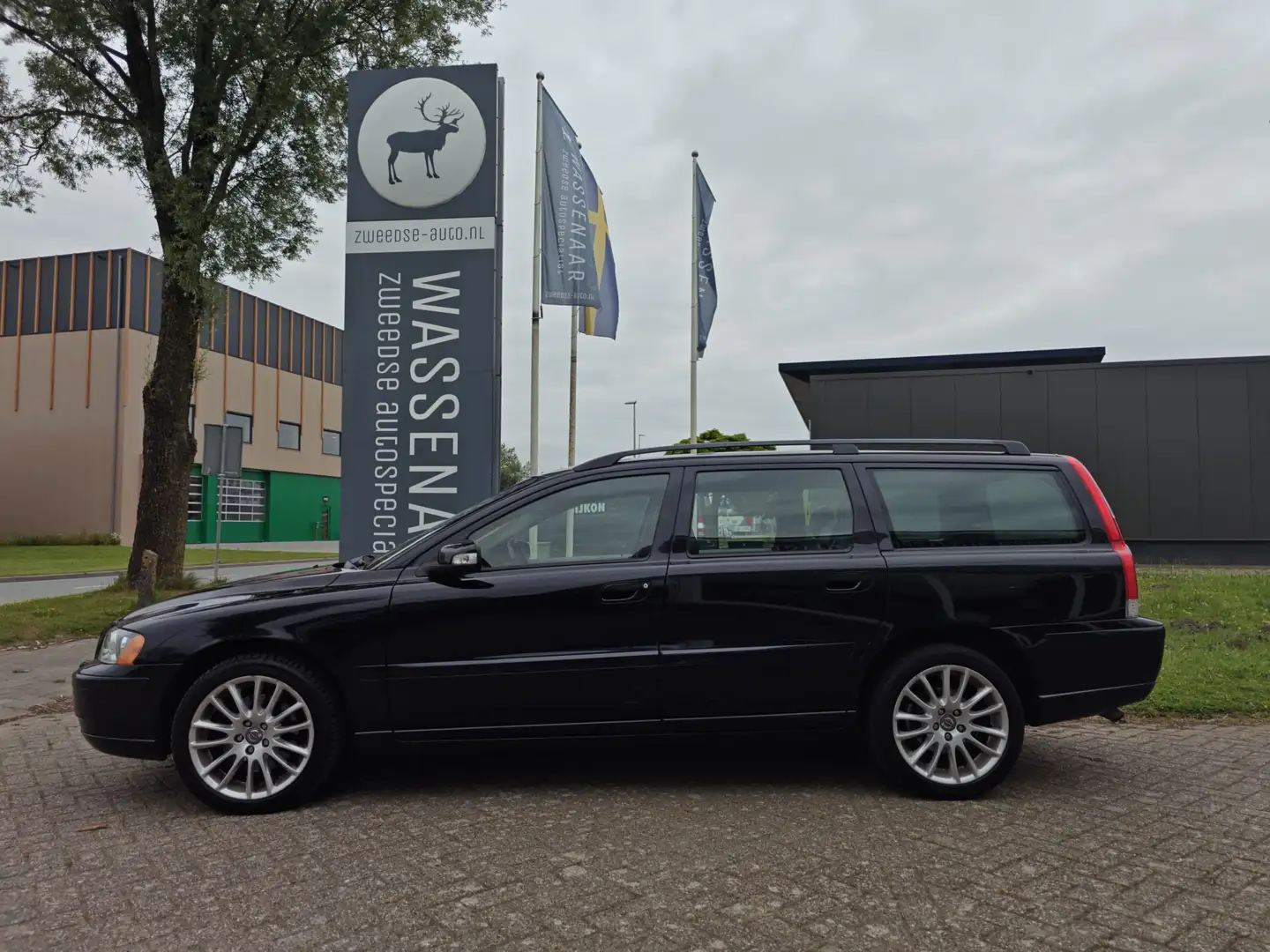 Volvo V70 2.4 D5 Edition Sport | 185pk | Zwart - 2