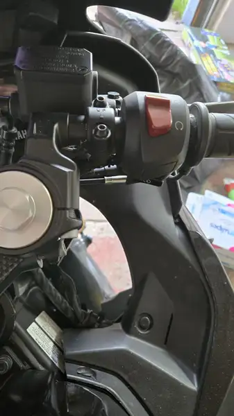Yamaha YZF-R125 - foto 2