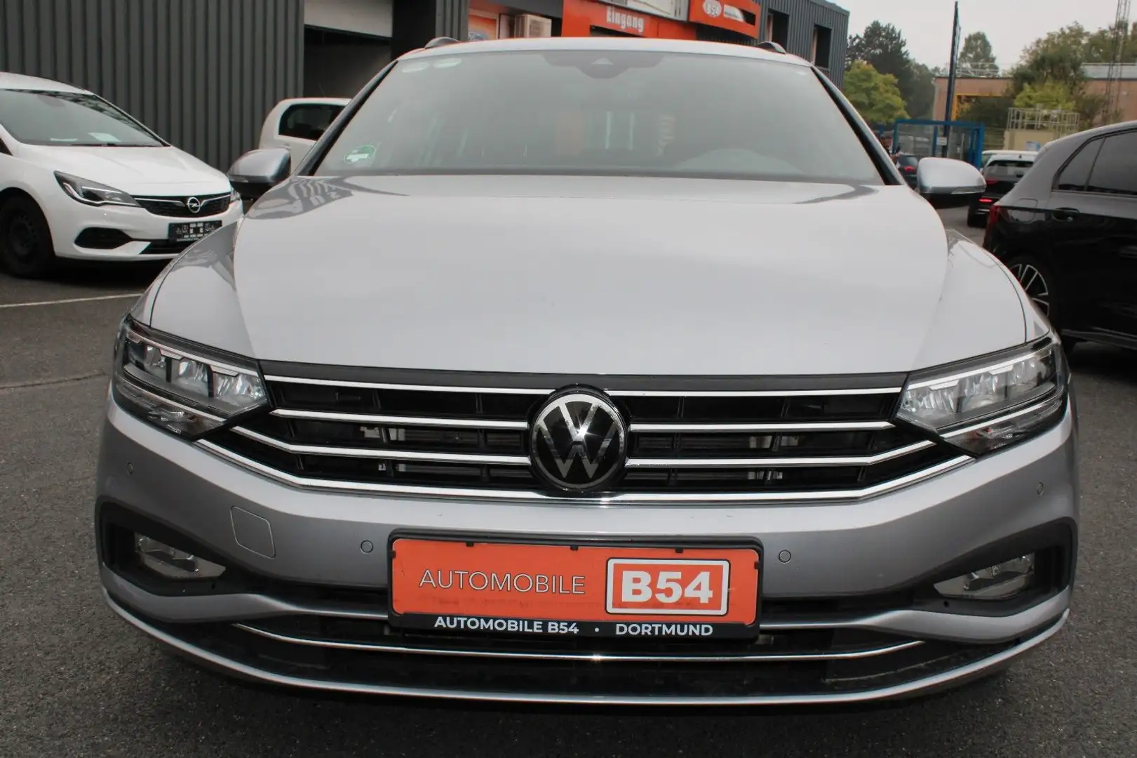 Volkswagen Passat Variant Business/NAVI/KAM/AHK/LED/ Silber - 2