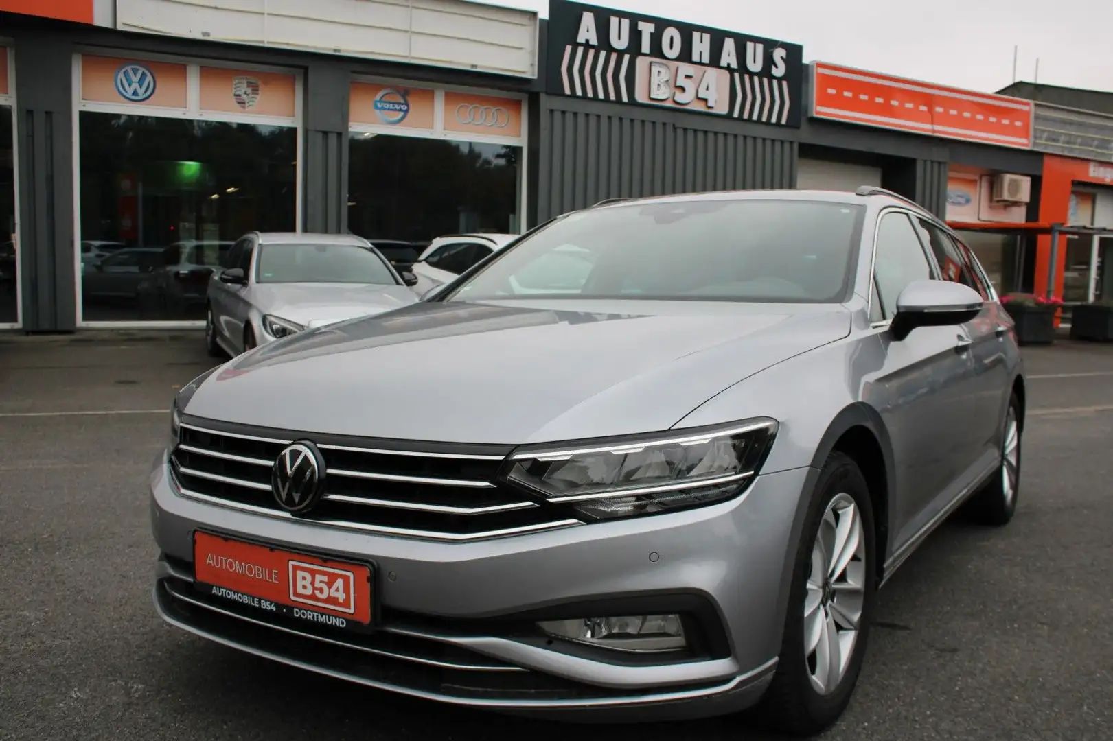 Volkswagen Passat Variant Business/NAVI/KAM/AHK/LED/ Silber - 1