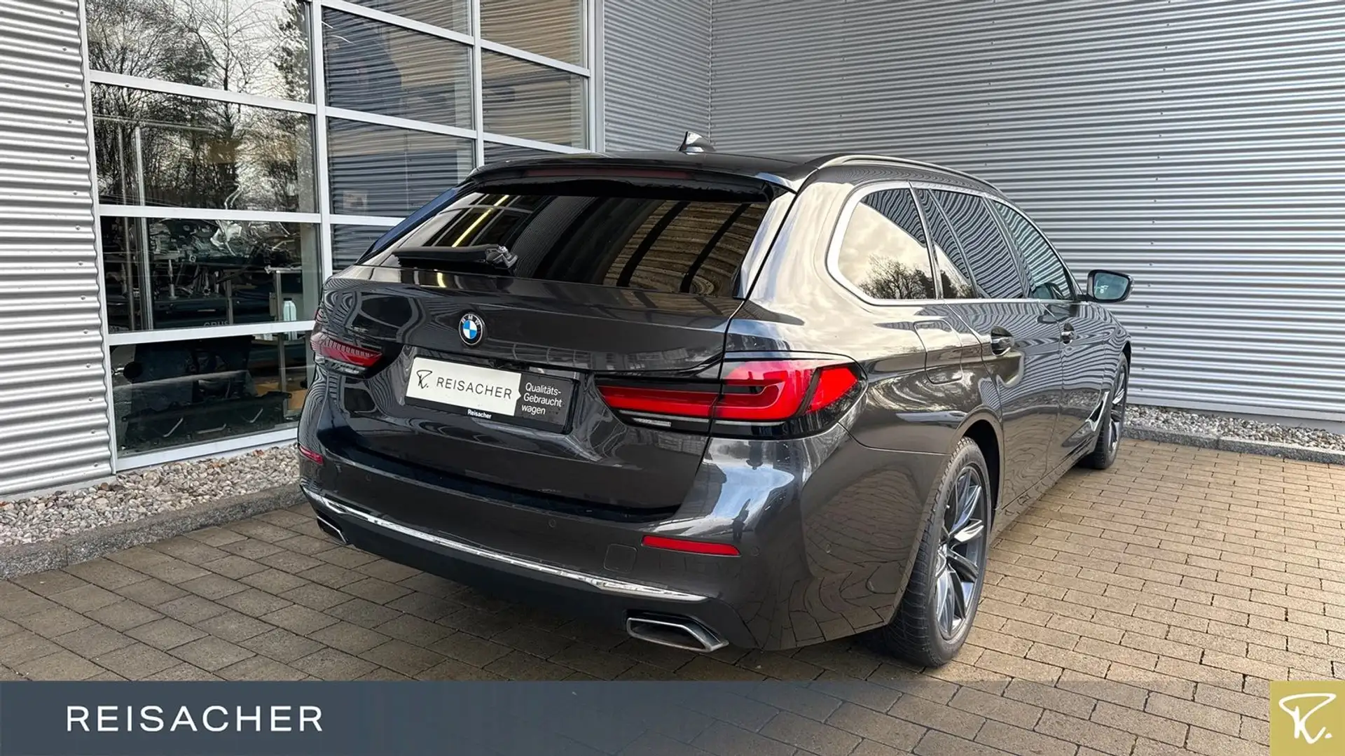 BMW 530 d xDrive Luxury-Line Navi HUD AHK ACC Stdhzg Grau - 2