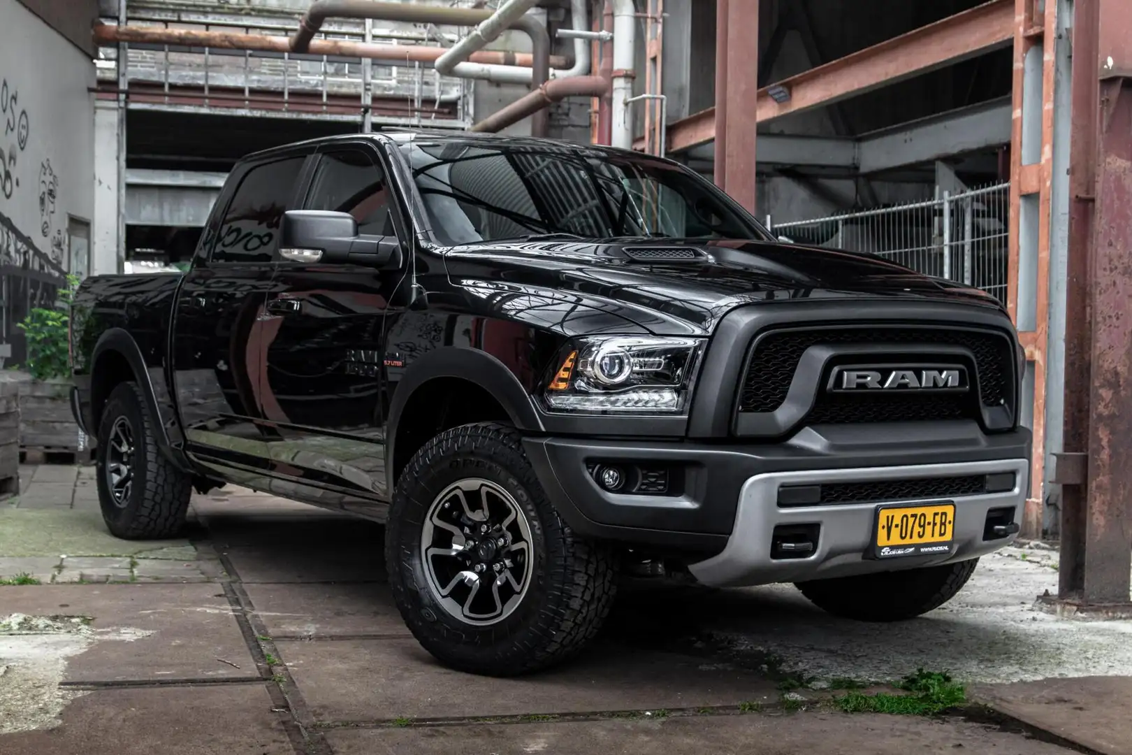 Dodge RAM 1500 4X4 5.7 V8 Rebel Sport extreem lage bijtellin Zwart - 1