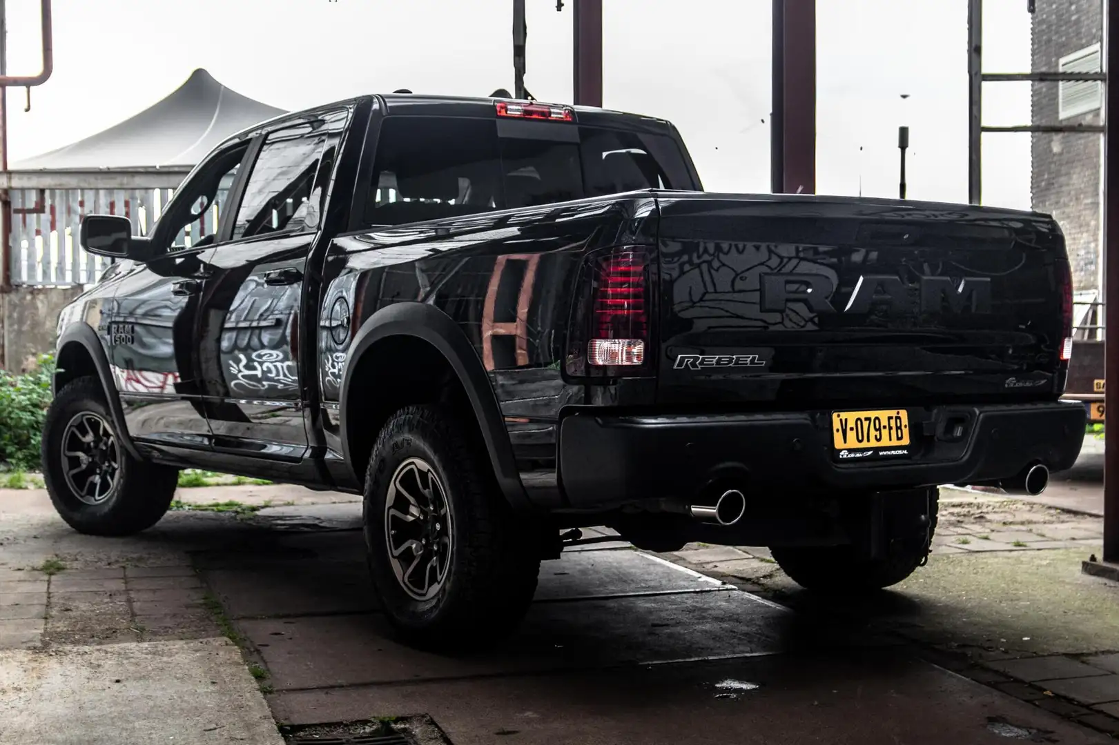 Dodge RAM 1500 4X4 5.7 V8 Rebel Sport extreem lage bijtellin Zwart - 2