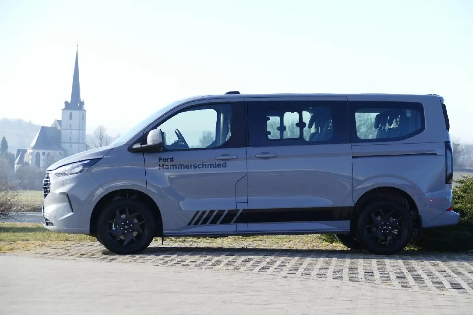 Ford Transit Custom 320 L1 Tourneo Titanium FWD Grau - 2