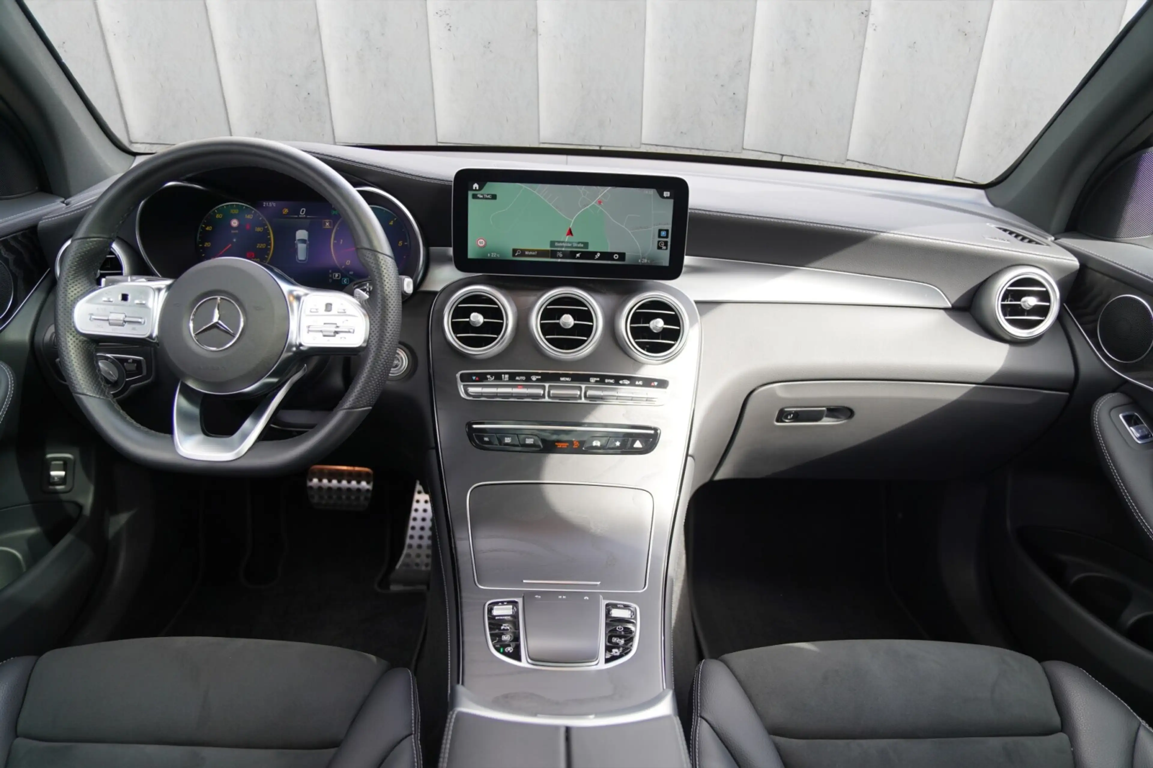 Mercedes-Benz GLC 400 GLC 400 d 4MATIC AMG Line Pano Distronic — photo 12