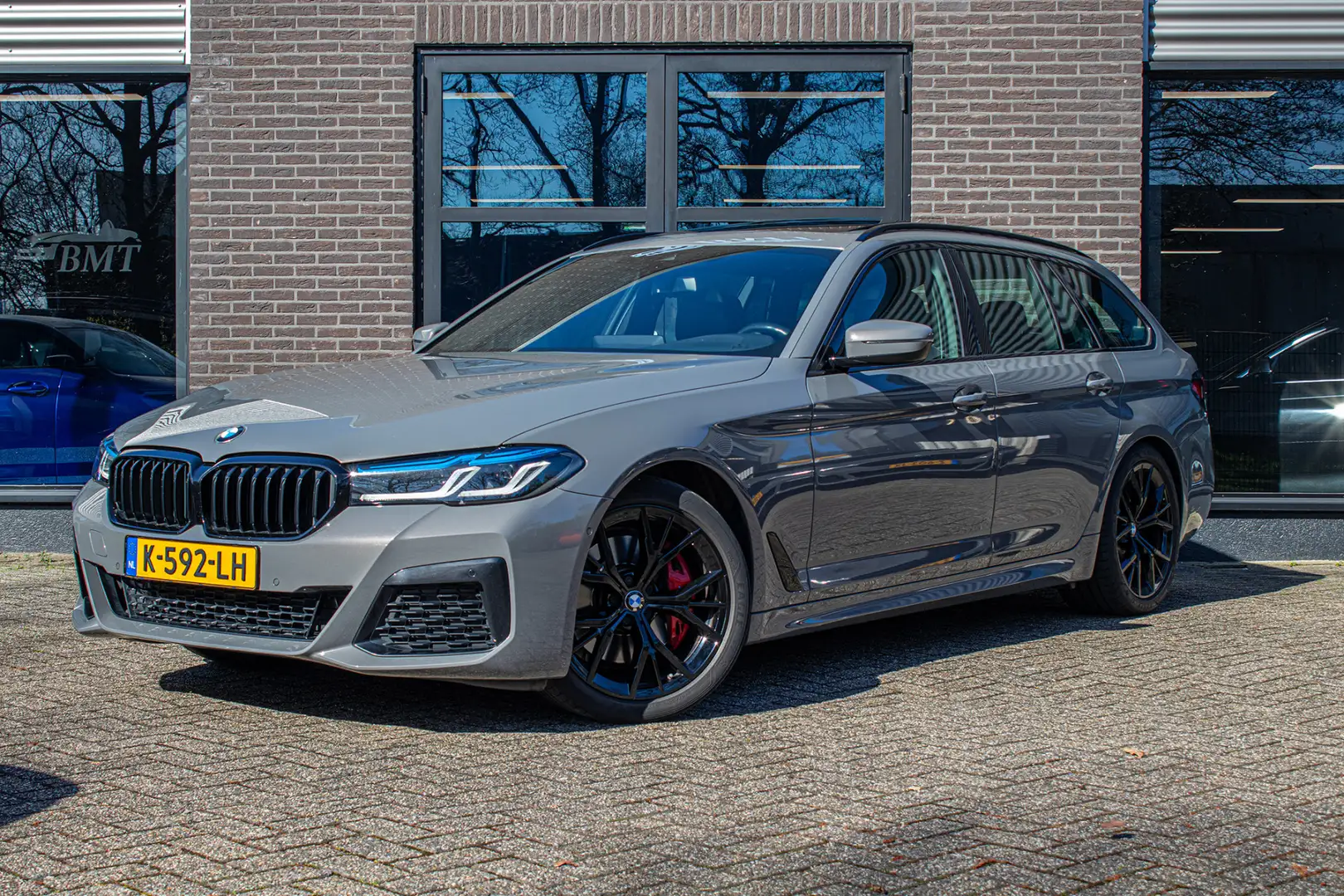 BMW 530 530i G31 Touring M Sport / Laser / Pano / Trekhaak Grijs - 2