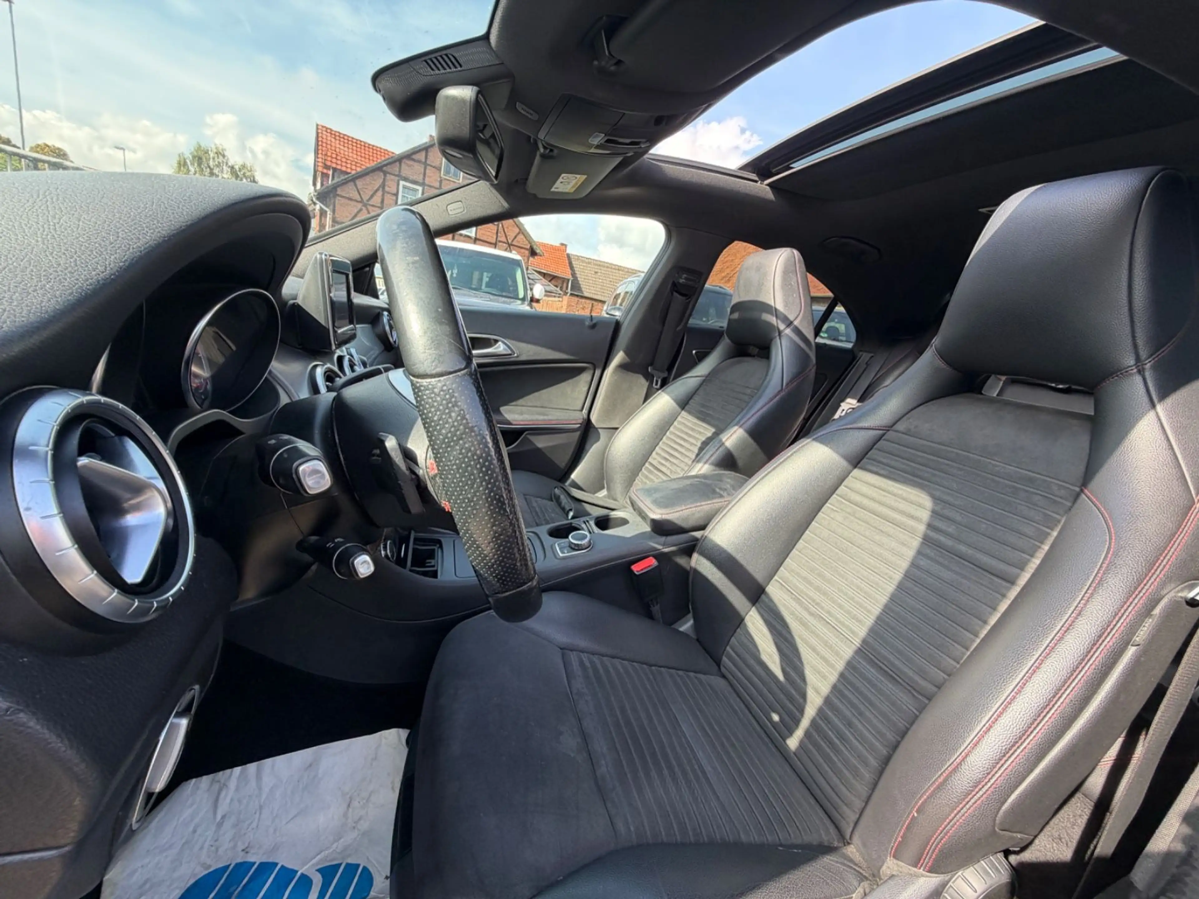 Mercedes-Benz CLA 220 ´CLA 220 CDI AMG Line Navi Kamera Panorama — photo 11