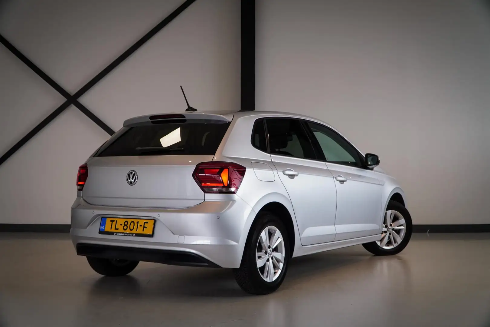 Volkswagen Polo 1.0 TSI Comfortline | DSG | ACC | Airco | NL-Auto Grijs - 2