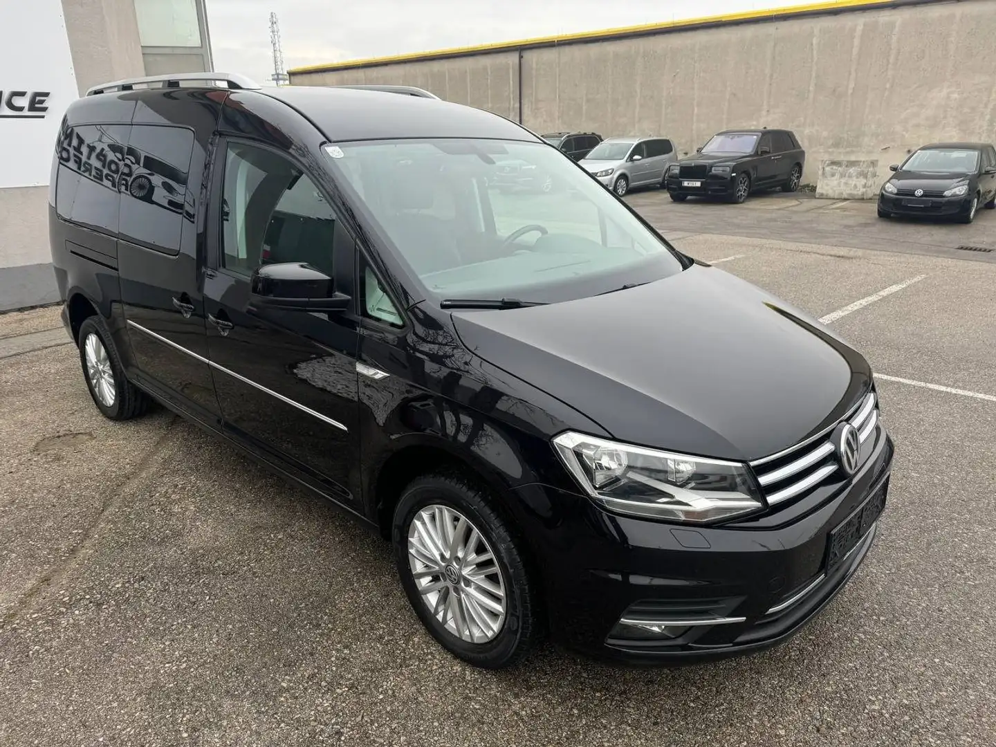 Volkswagen Caddy 2,0 TDI Maxi Highline BMT Schwarz - 2
