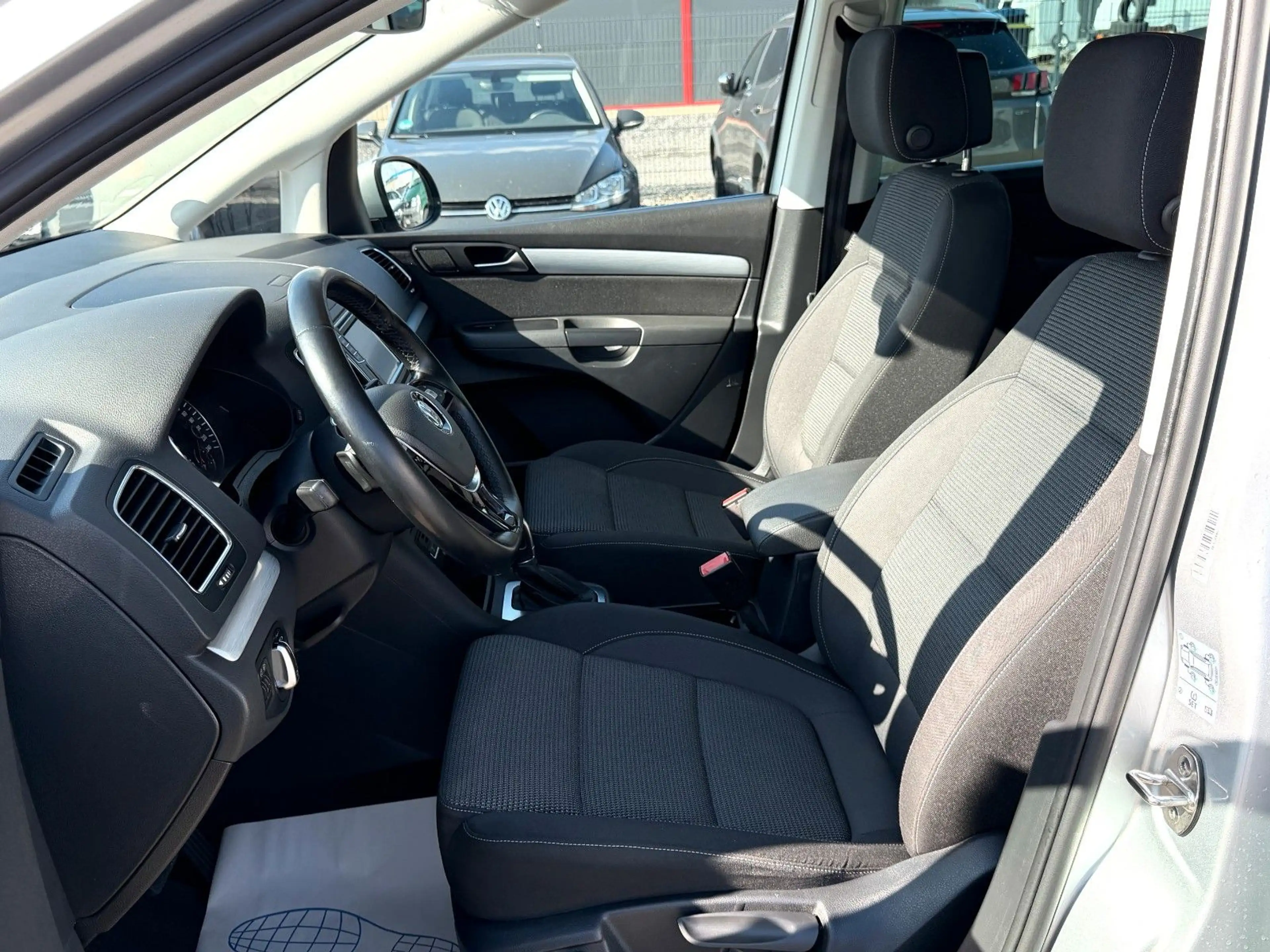 Volkswagen Sharan BMT/7-Sitzer/DSG/AHK/Sitzheizung/Navi — photo 6