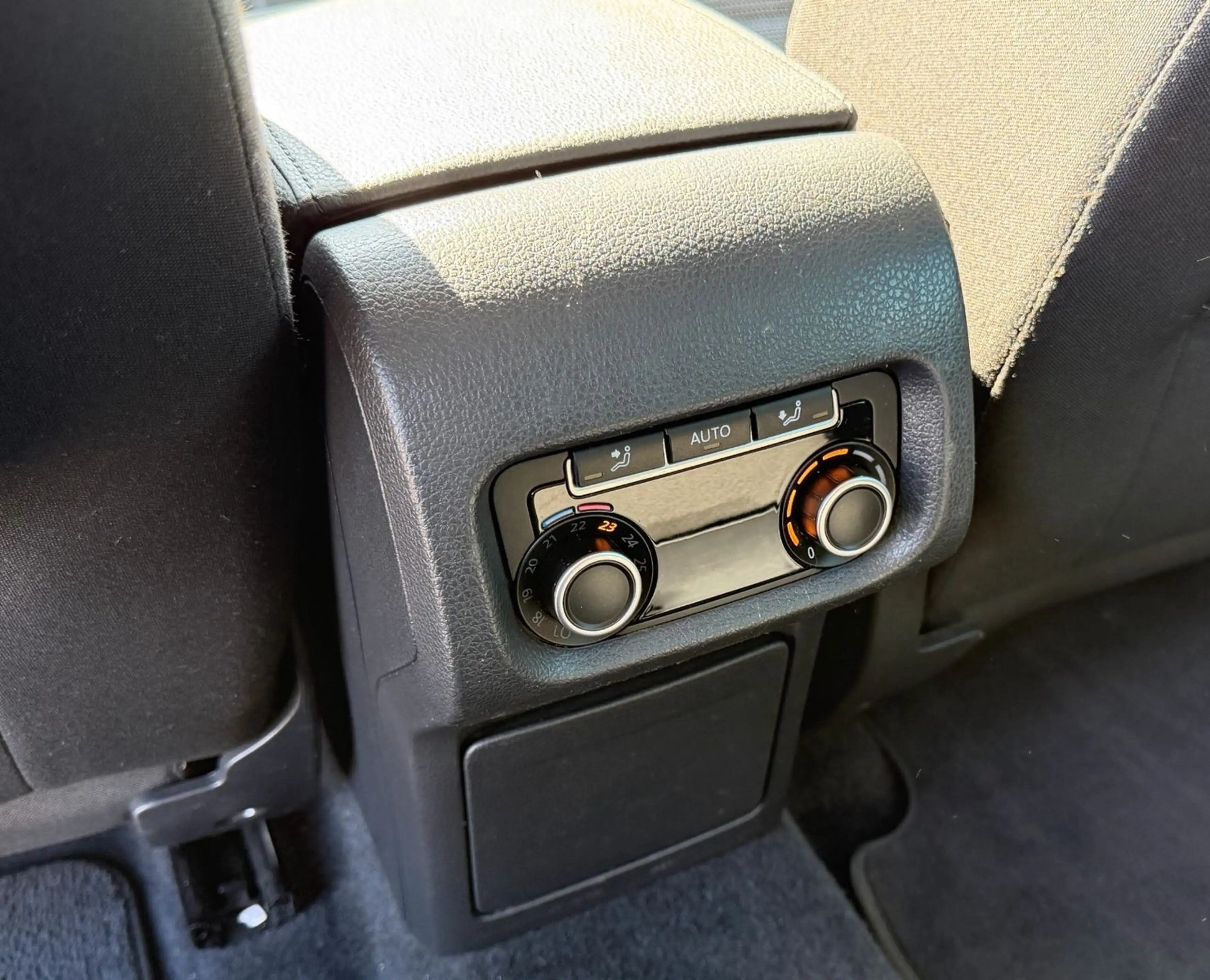 Volkswagen Sharan BMT/7-Sitzer/DSG/AHK/Sitzheizung/Navi — photo 8