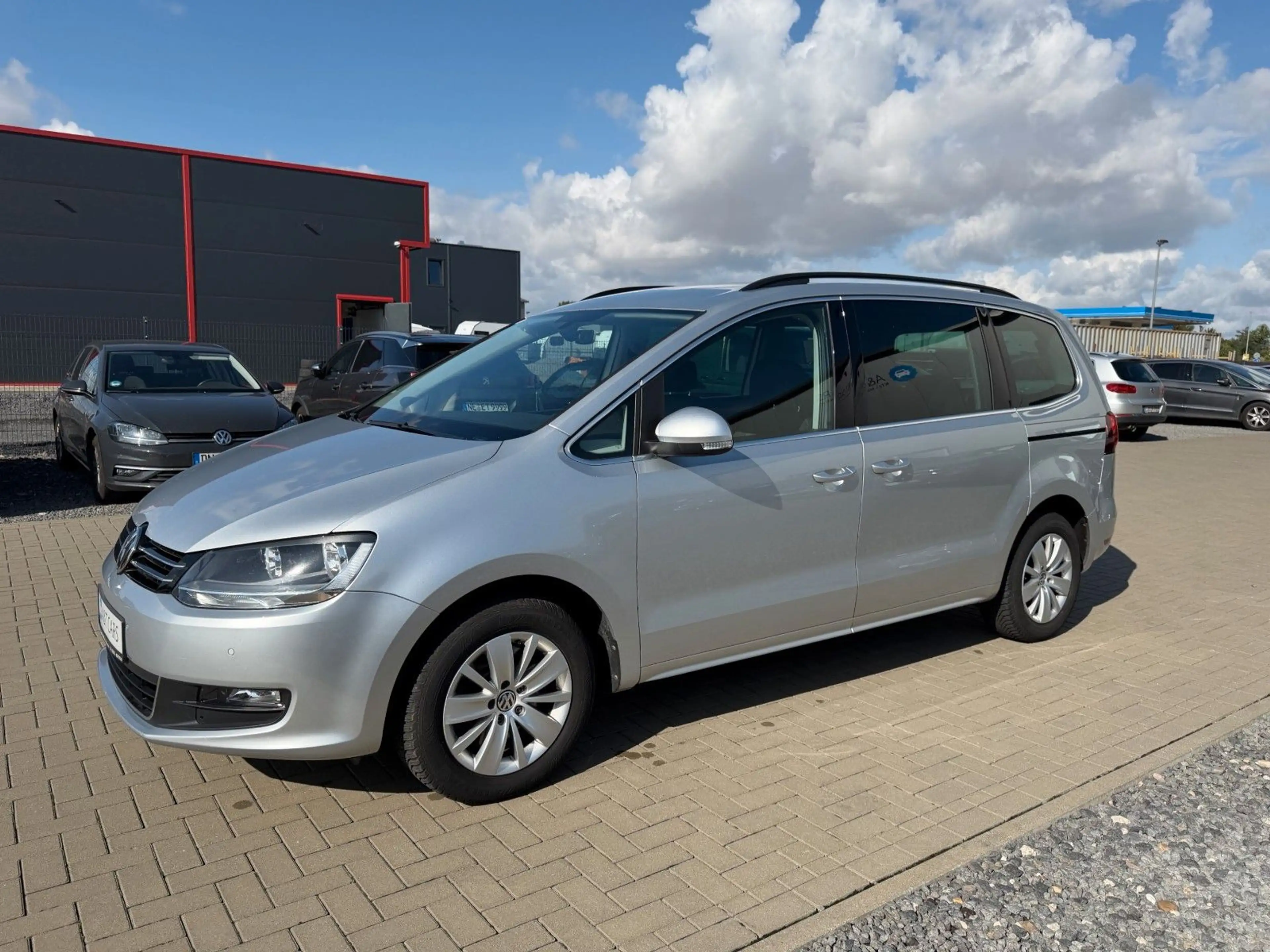 Volkswagen Sharan BMT/7-Sitzer/DSG/AHK/Sitzheizung/Navi — photo 2