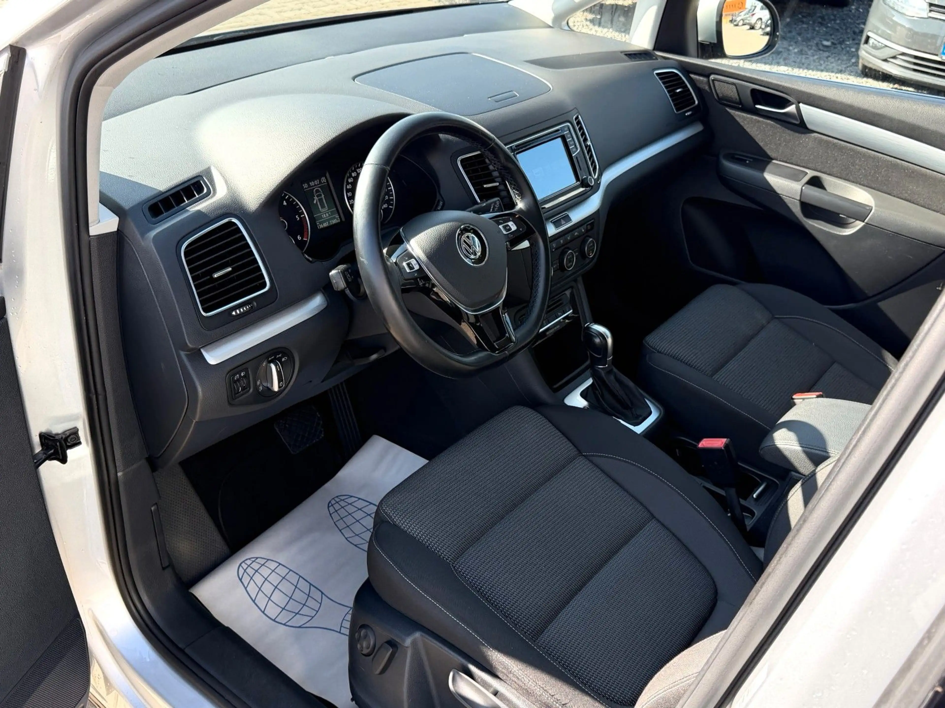 Volkswagen Sharan BMT/7-Sitzer/DSG/AHK/Sitzheizung/Navi — photo 5