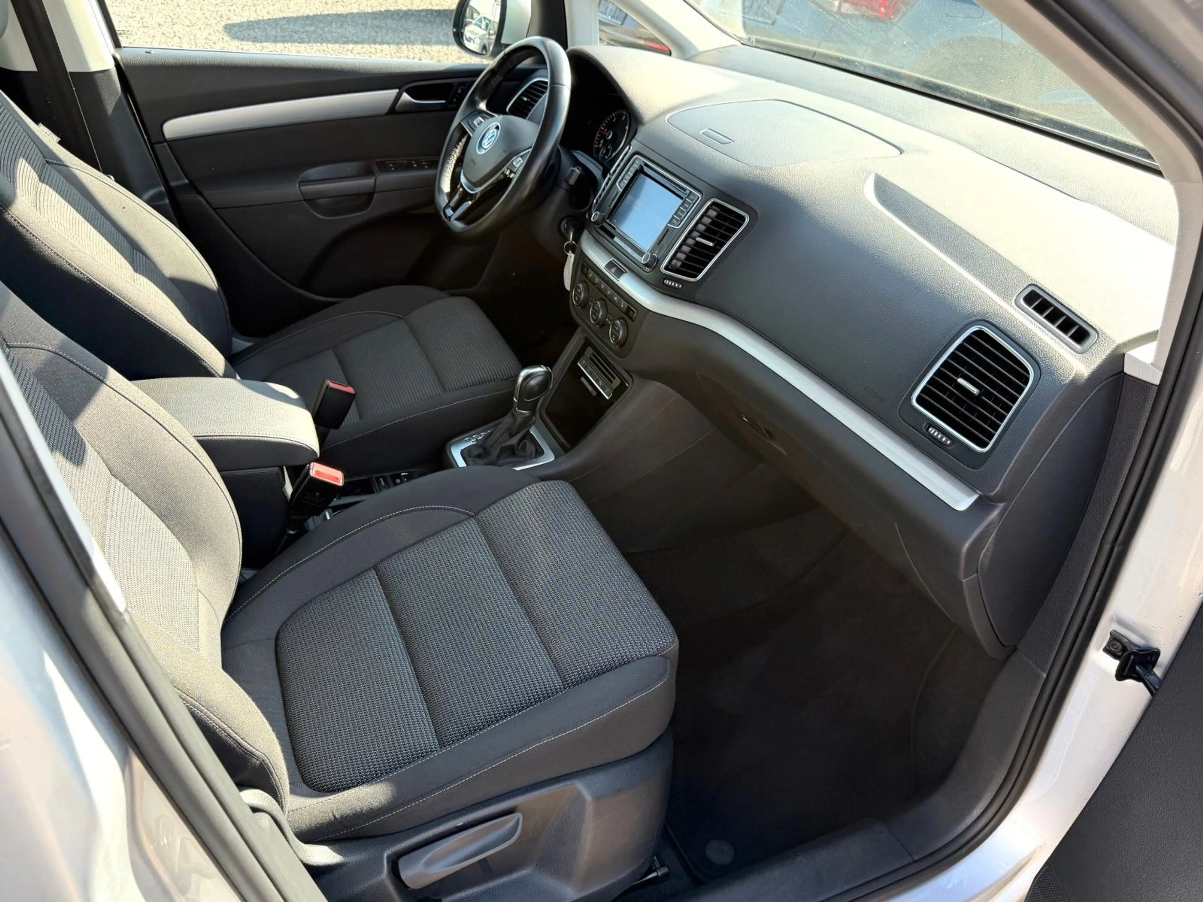 Volkswagen Sharan BMT/7-Sitzer/DSG/AHK/Sitzheizung/Navi — photo 10