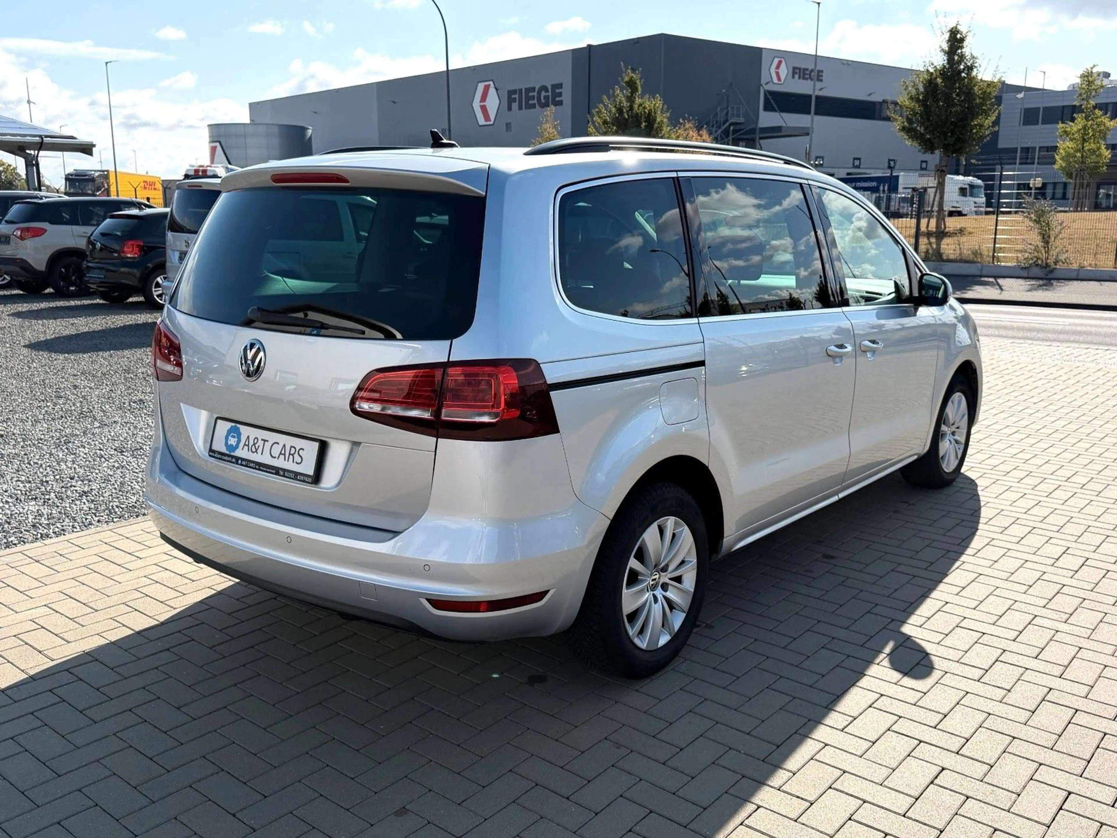 Volkswagen Sharan BMT/7-Sitzer/DSG/AHK/Sitzheizung/Navi — photo 4
