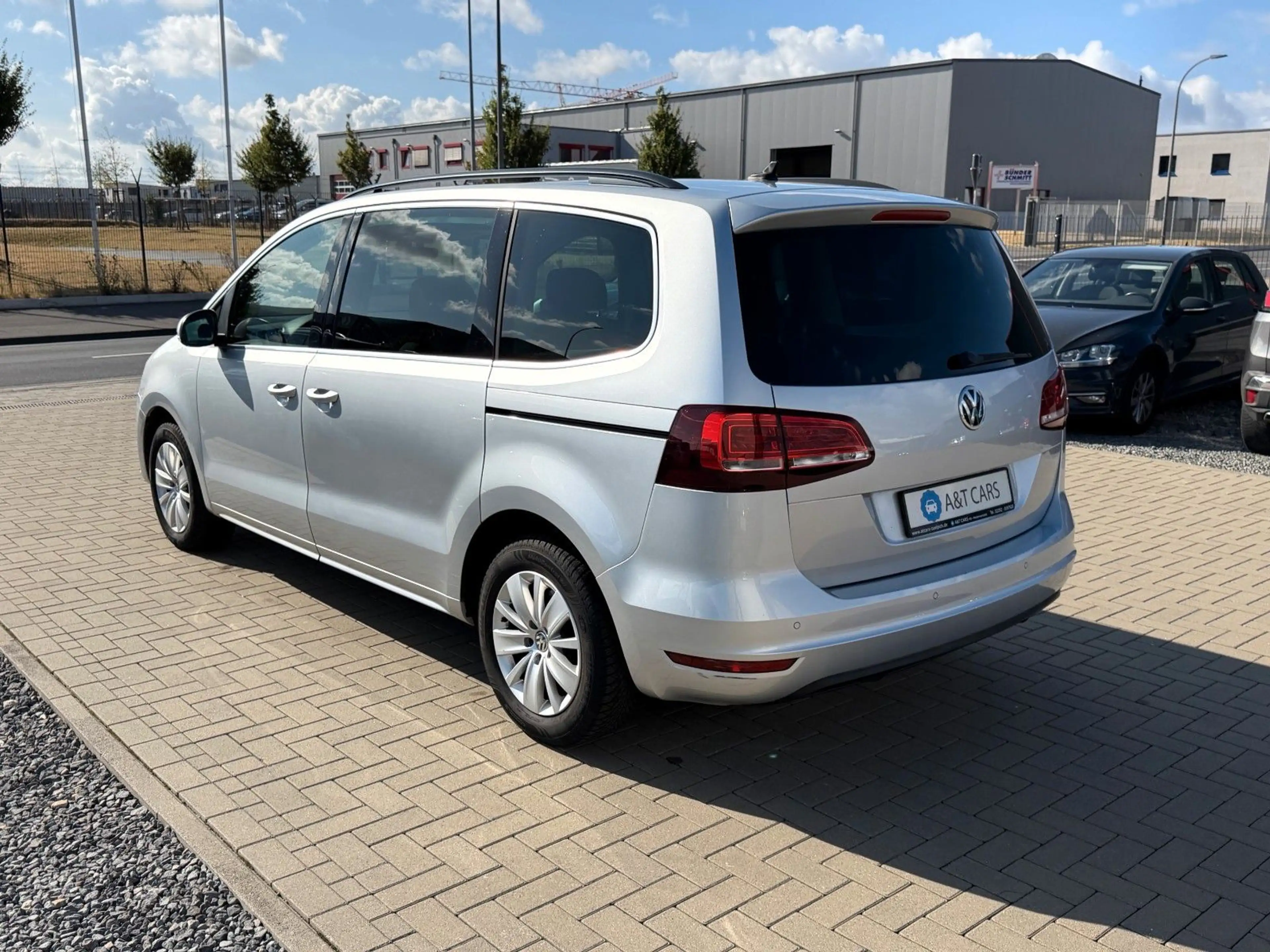 Volkswagen Sharan BMT/7-Sitzer/DSG/AHK/Sitzheizung/Navi — photo 3