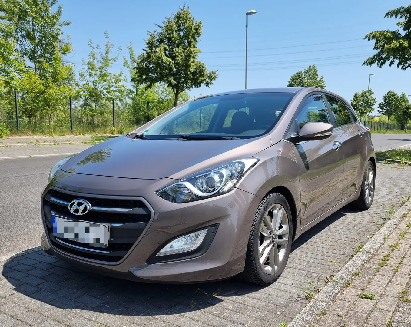 Hyundai i30 i30 blue 1.6 CRDi YES! Gold Grau - 1