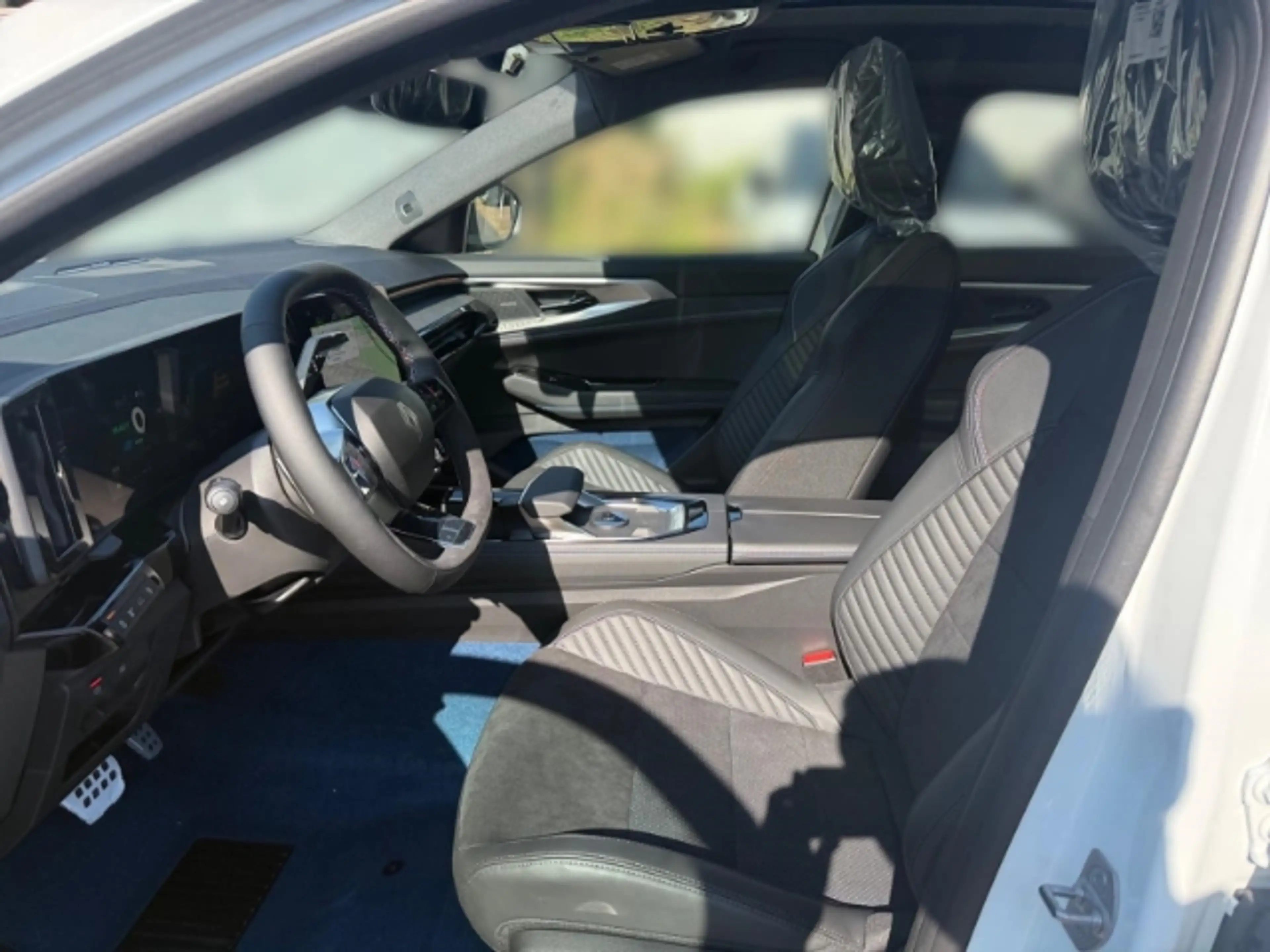 Renault Rafale Atelier Alpine Hyper Hybrid E-Tech 4x4 300 + Head- — photo 7