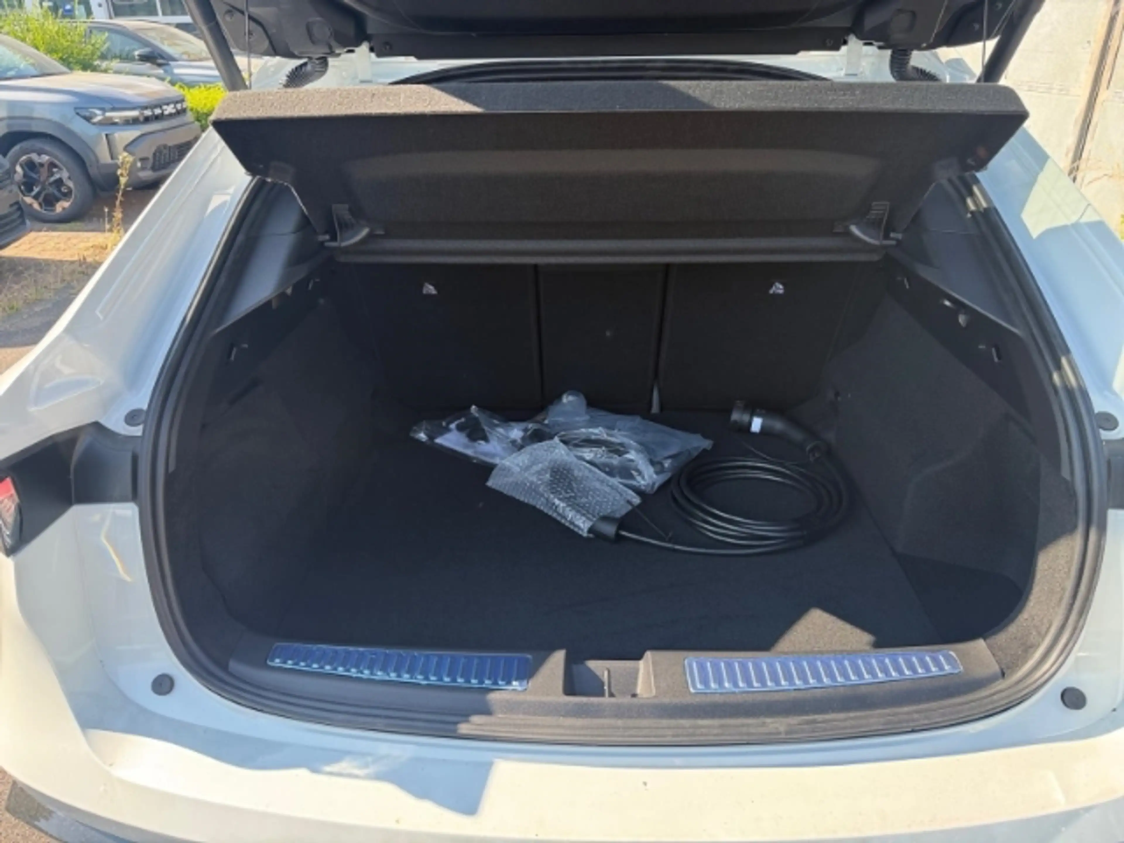 Renault Rafale Atelier Alpine Hyper Hybrid E-Tech 4x4 300 + Head- — photo 12