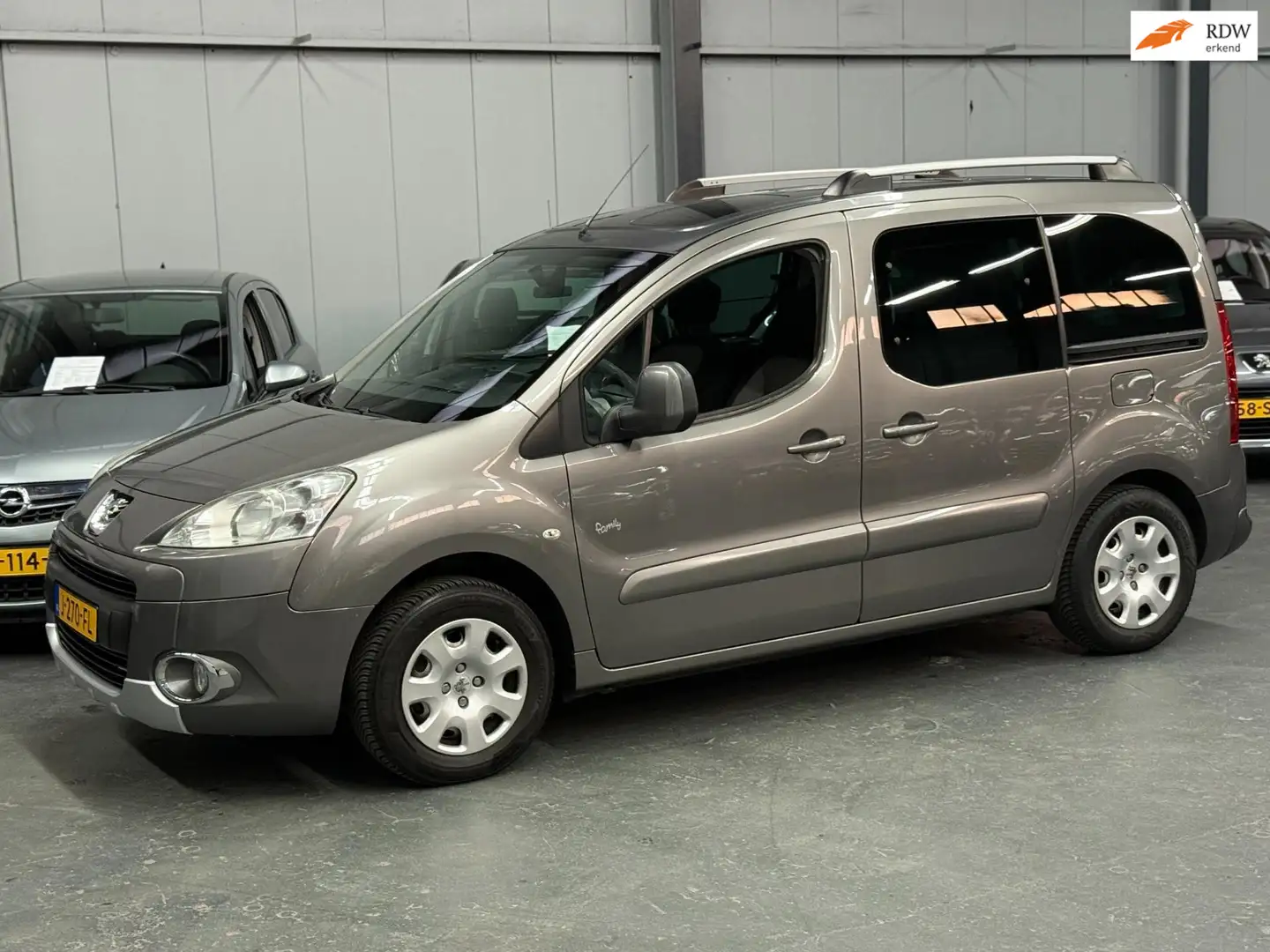 Peugeot Partner Tepee 1.6 VTi Family APK NAP PANO Trekhaak NETTE A Gris - 1
