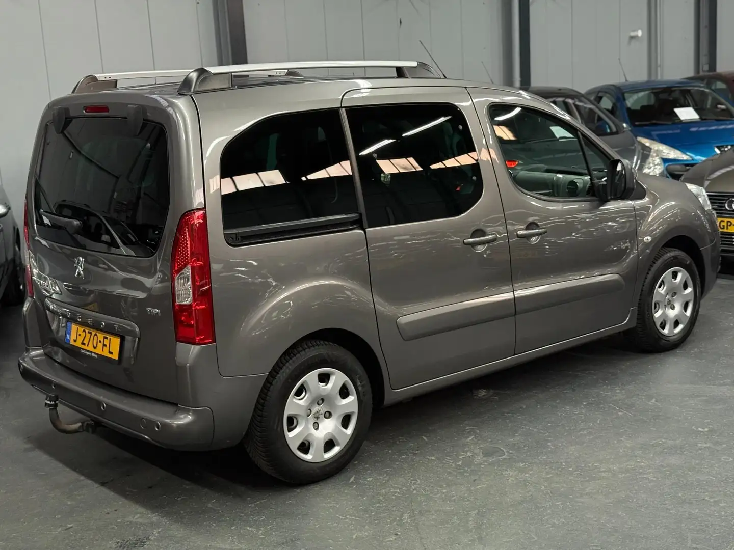 Peugeot Partner Tepee 1.6 VTi Family APK NAP PANO Trekhaak NETTE A Gris - 2