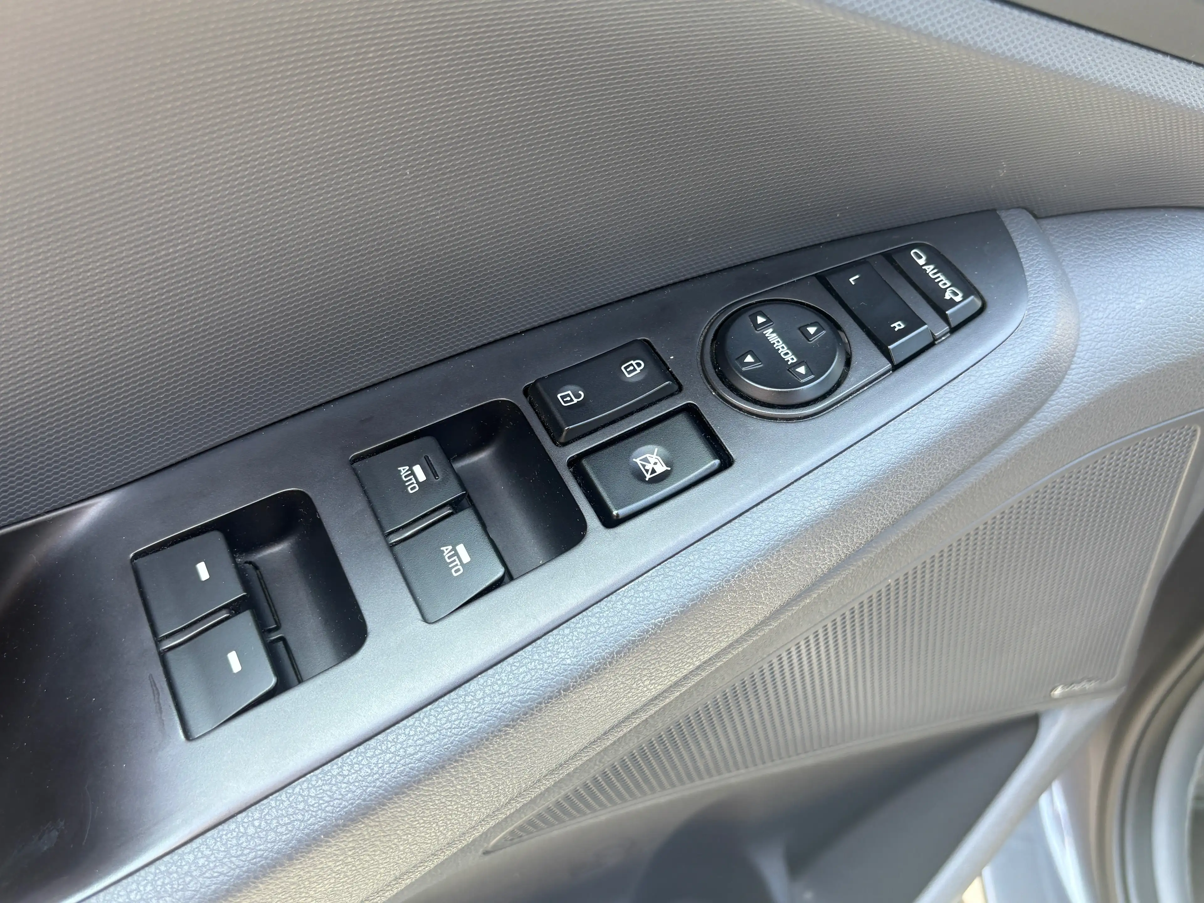 Hyundai IONIQ Ioniq HEV 1.6 GDi Executive ISG DCT — photo 15