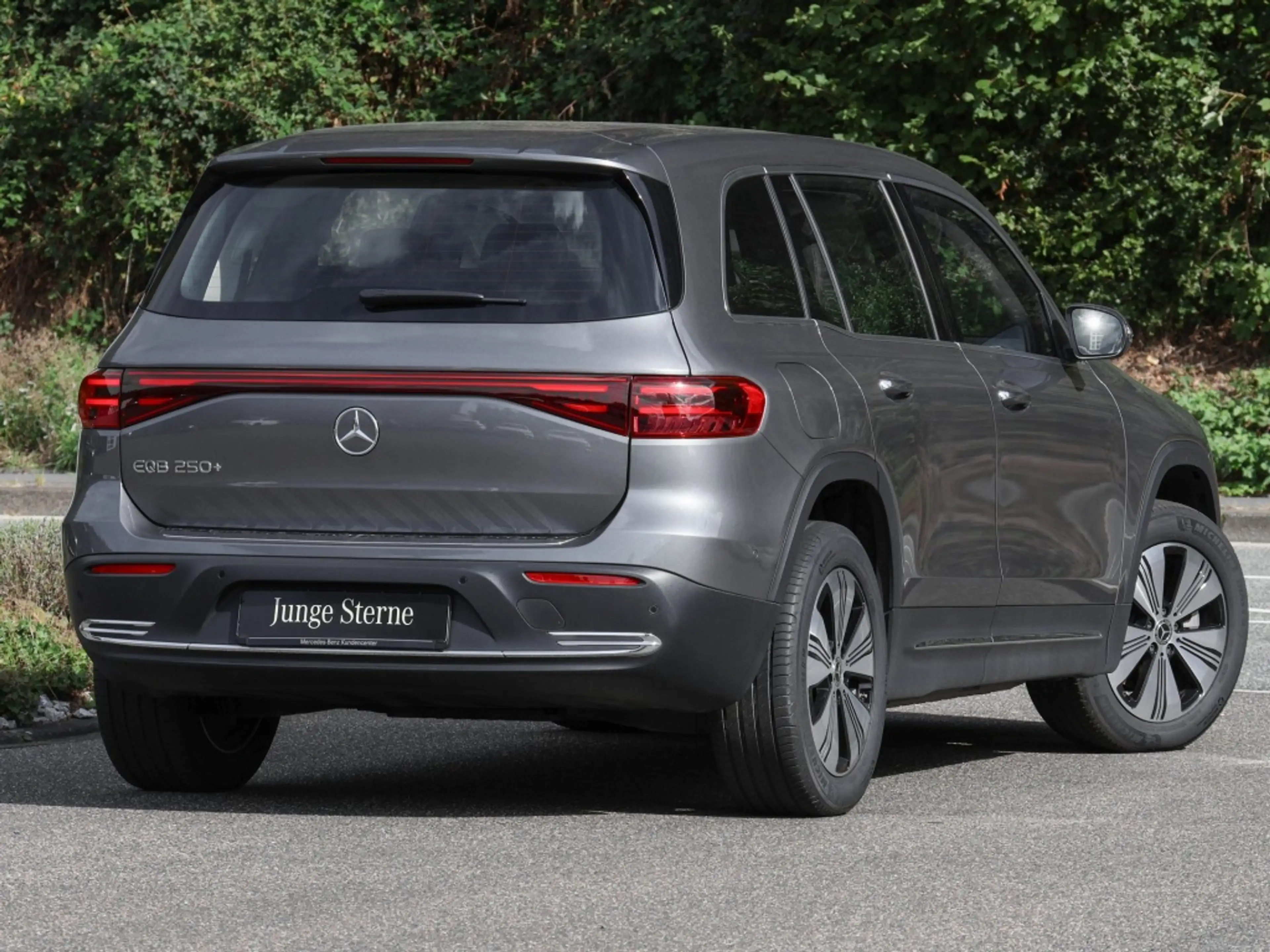 Mercedes-Benz EQB 250 + Progressive/360/Distr/7.Sitzer/Keyl/18" — photo 3