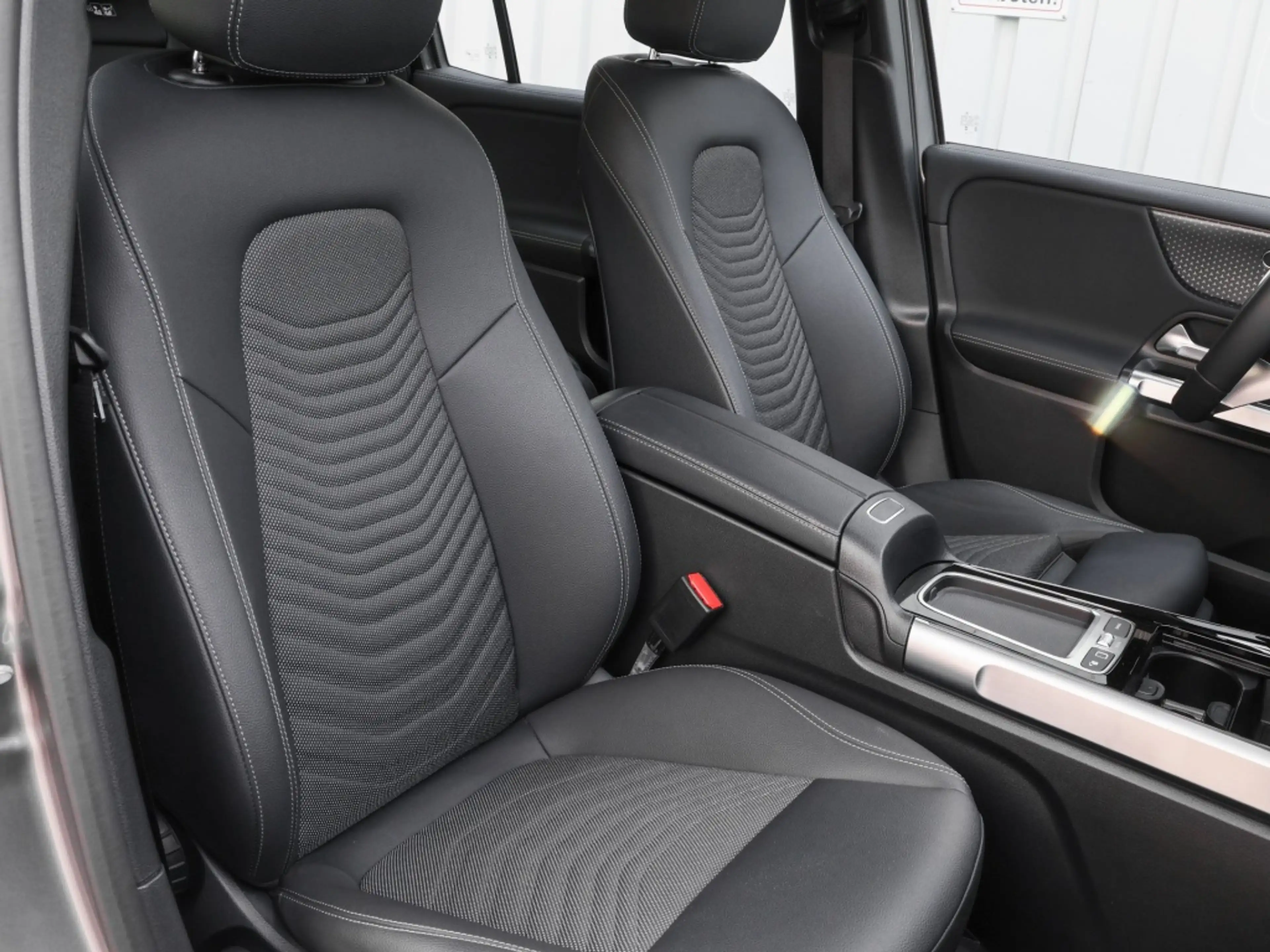 Mercedes-Benz EQB 250 + Progressive/360/Distr/7.Sitzer/Keyl/18" — photo 7