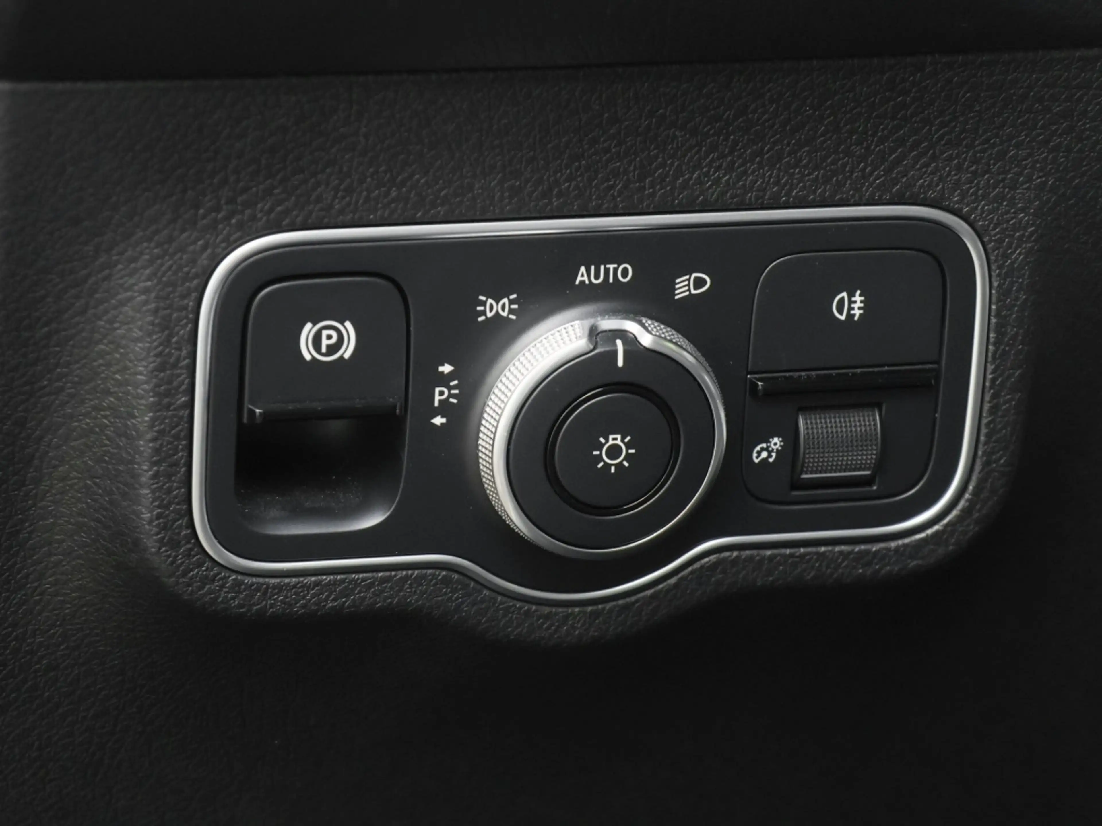Mercedes-Benz EQB 250 + Progressive/360/Distr/7.Sitzer/Keyl/18" — photo 15