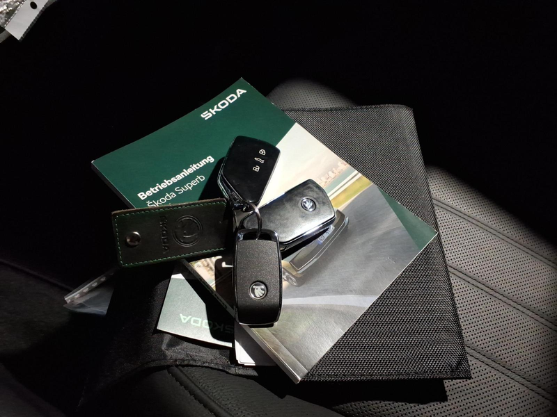 Skoda Superb L&K TDI 4x4 STNDHZ PANO AHK SITZBLF 360° — photo 8