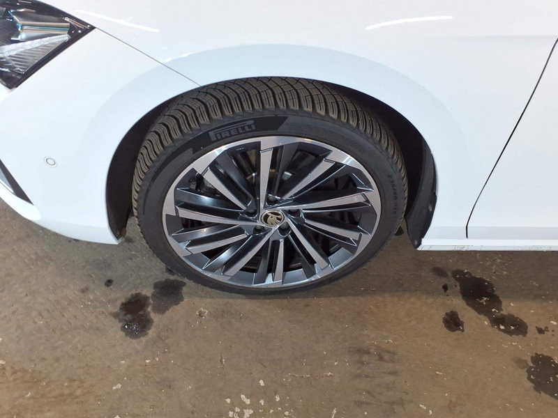 Skoda Superb L&K TDI 4x4 STNDHZ PANO AHK SITZBLF 360° — photo 9