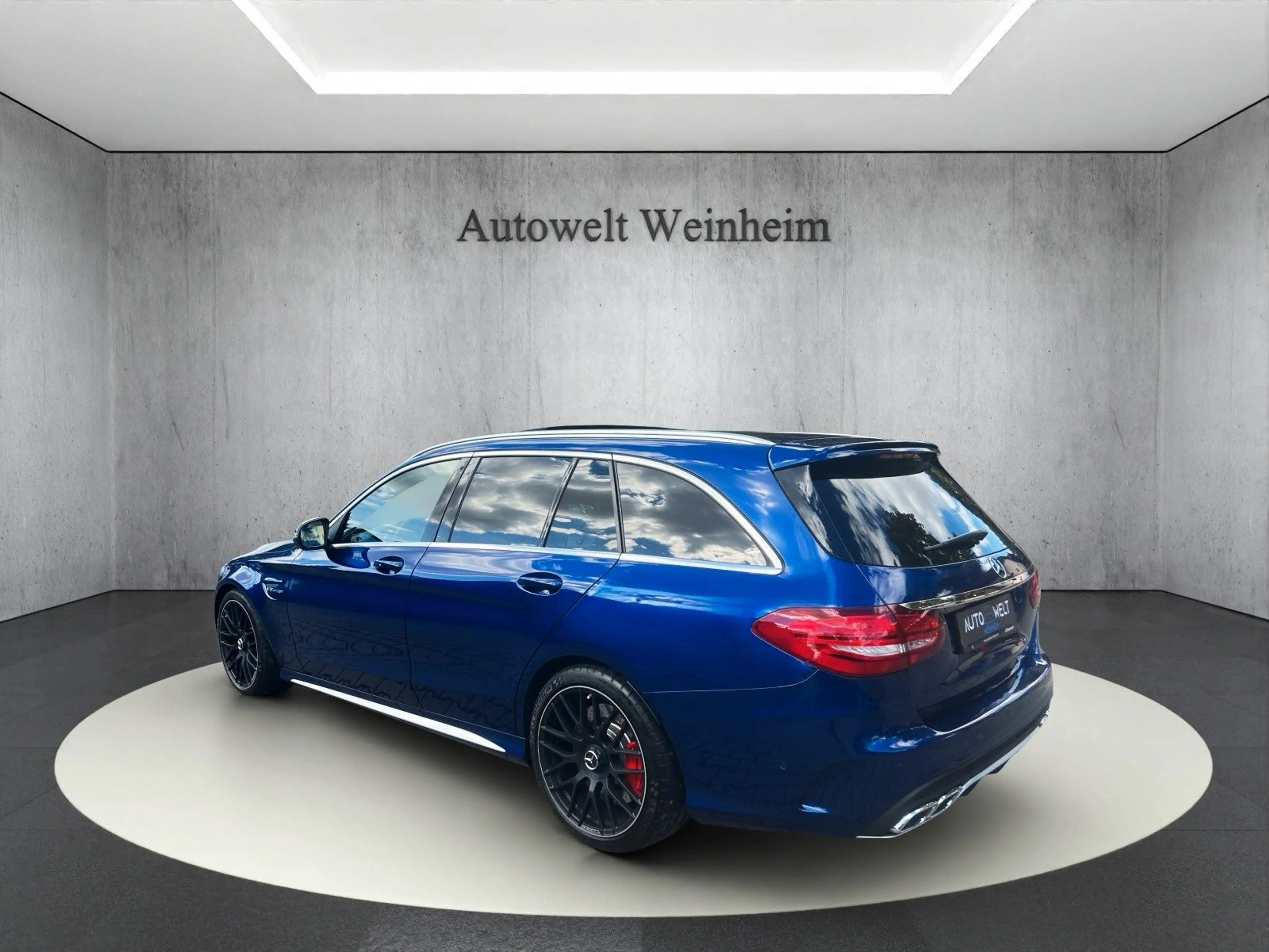 Mercedes-Benz C 63 AMG C-63 S-AMG°PANORAMA°V8°KAM°LEDER°LED°KLAP-AUSPUF — photo 4