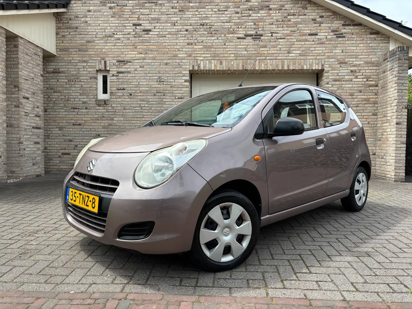 Suzuki Alto 1.0 Comfort Plus (Nieuwe APK) Bruin - 1