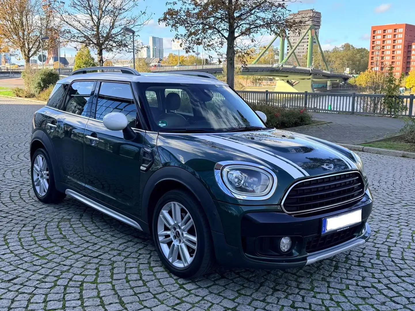 MINI Cooper D Countryman Cooper D All4 Leder Navi Head-Up AHK ACC Grün - 1