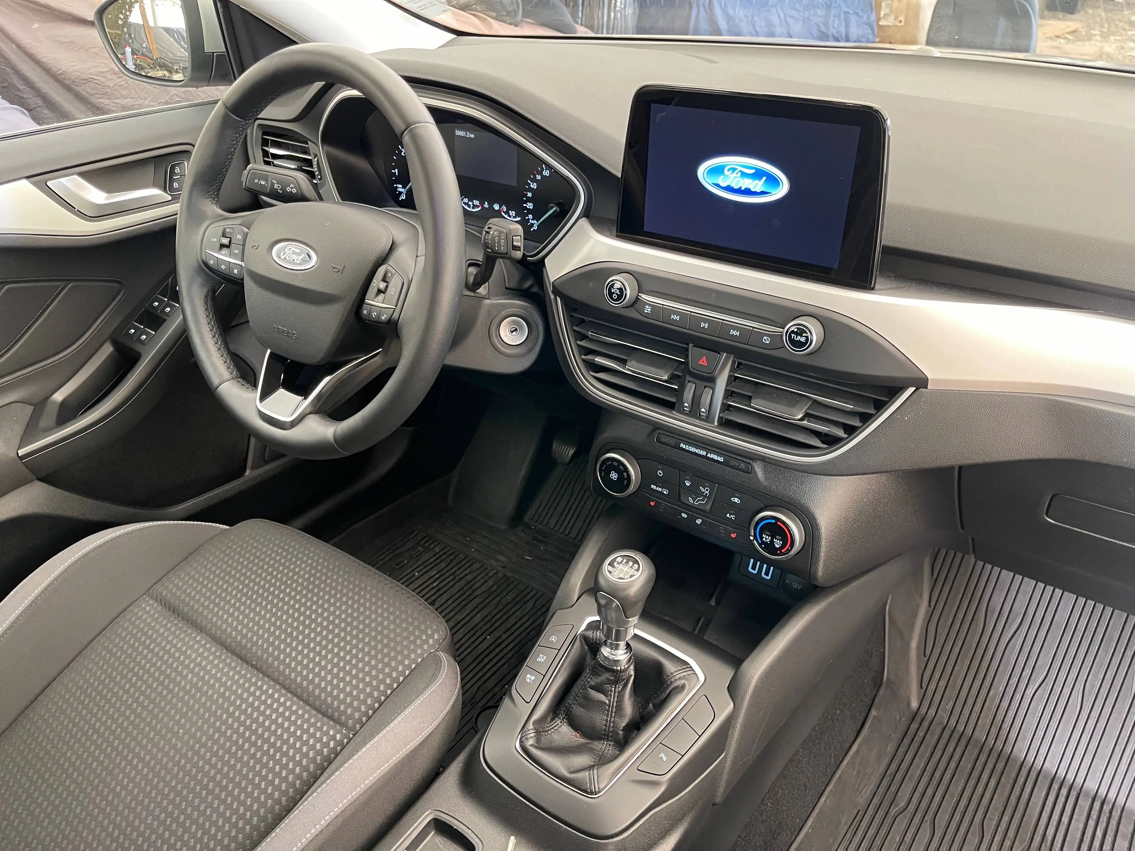Ford Focus Focus Turnier Winterpaket - 1.HD - TÜV NEU - Unfallfrei Direkt Verfügbar — photo 8