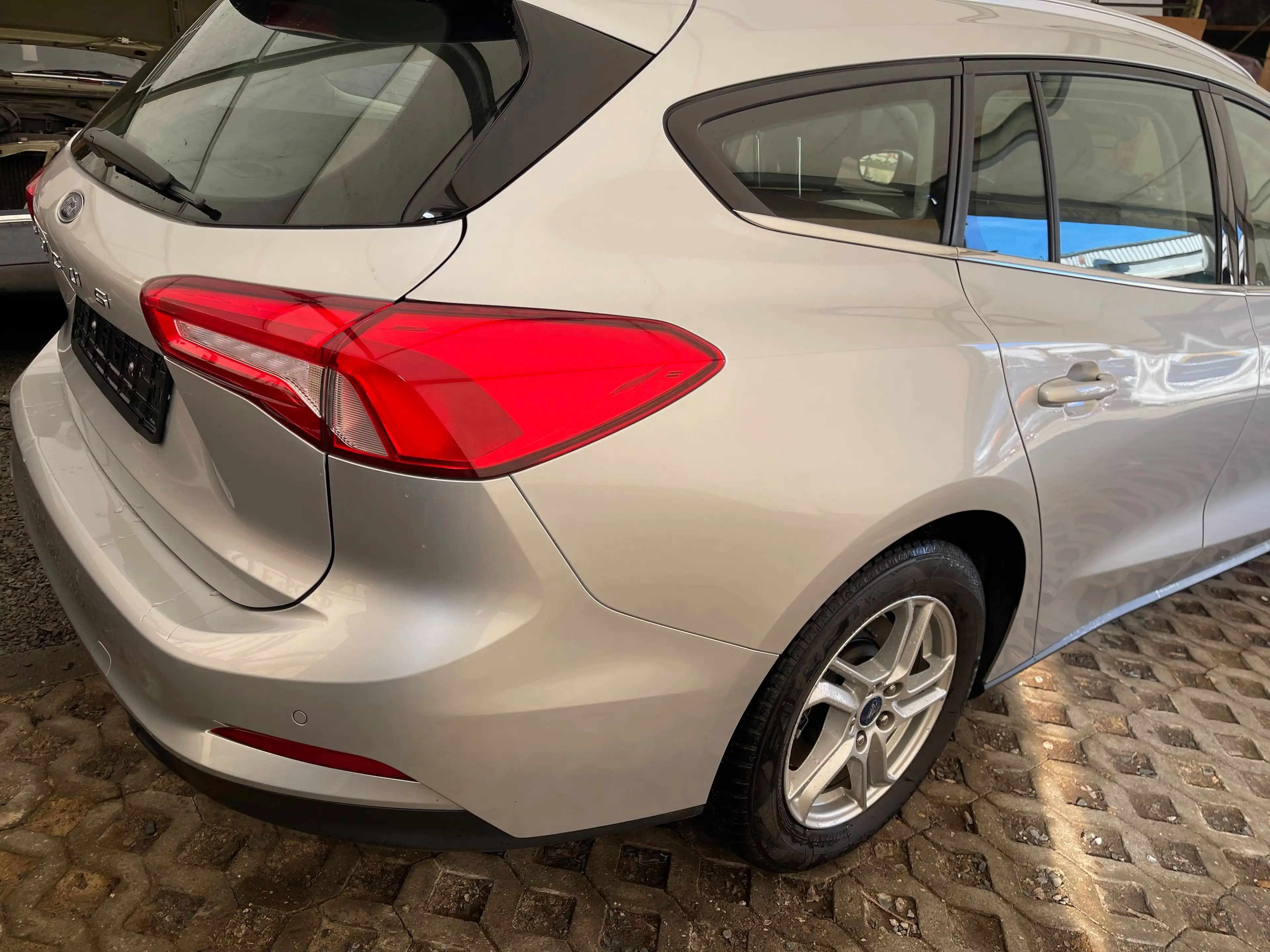 Ford Focus Focus Turnier Winterpaket - 1.HD - TÜV NEU - Unfallfrei Direkt Verfügbar — photo 5