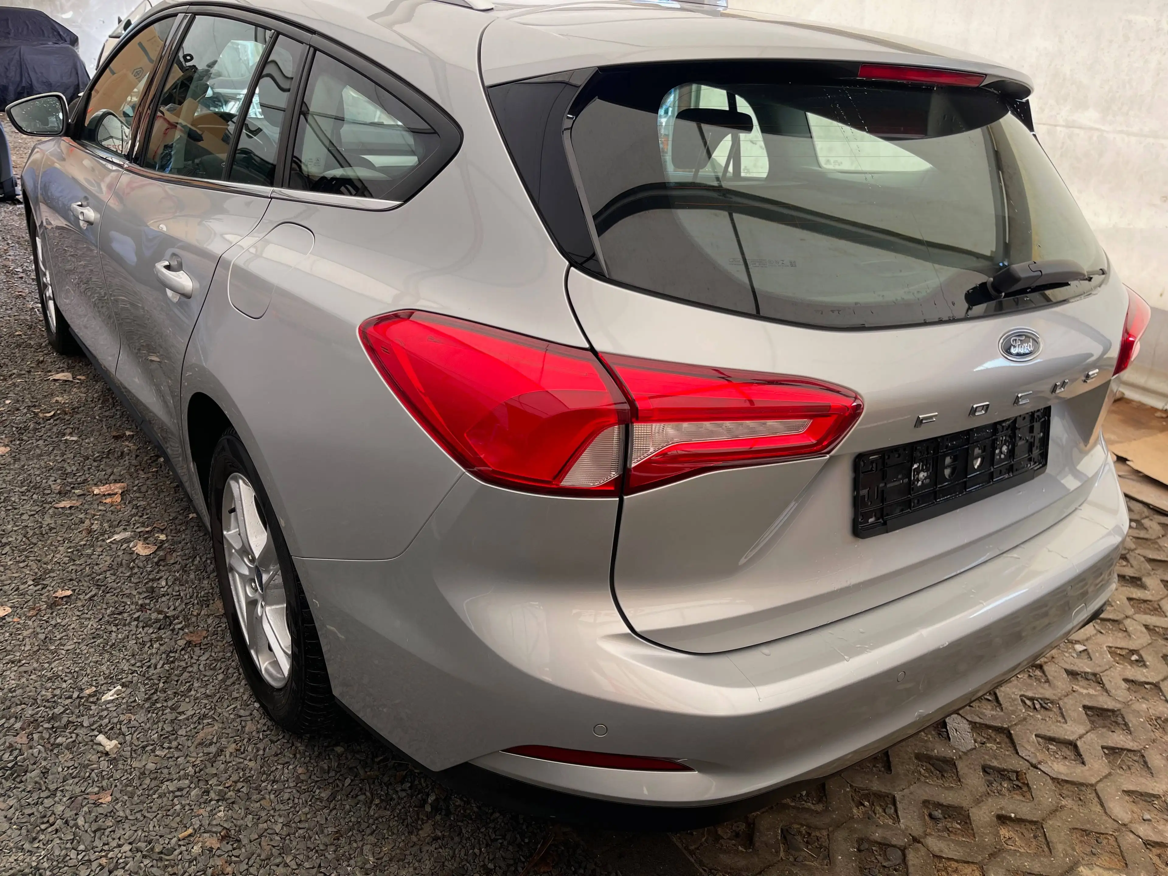 Ford Focus Focus Turnier Winterpaket - 1.HD - TÜV NEU - Unfallfrei Direkt Verfügbar — photo 4