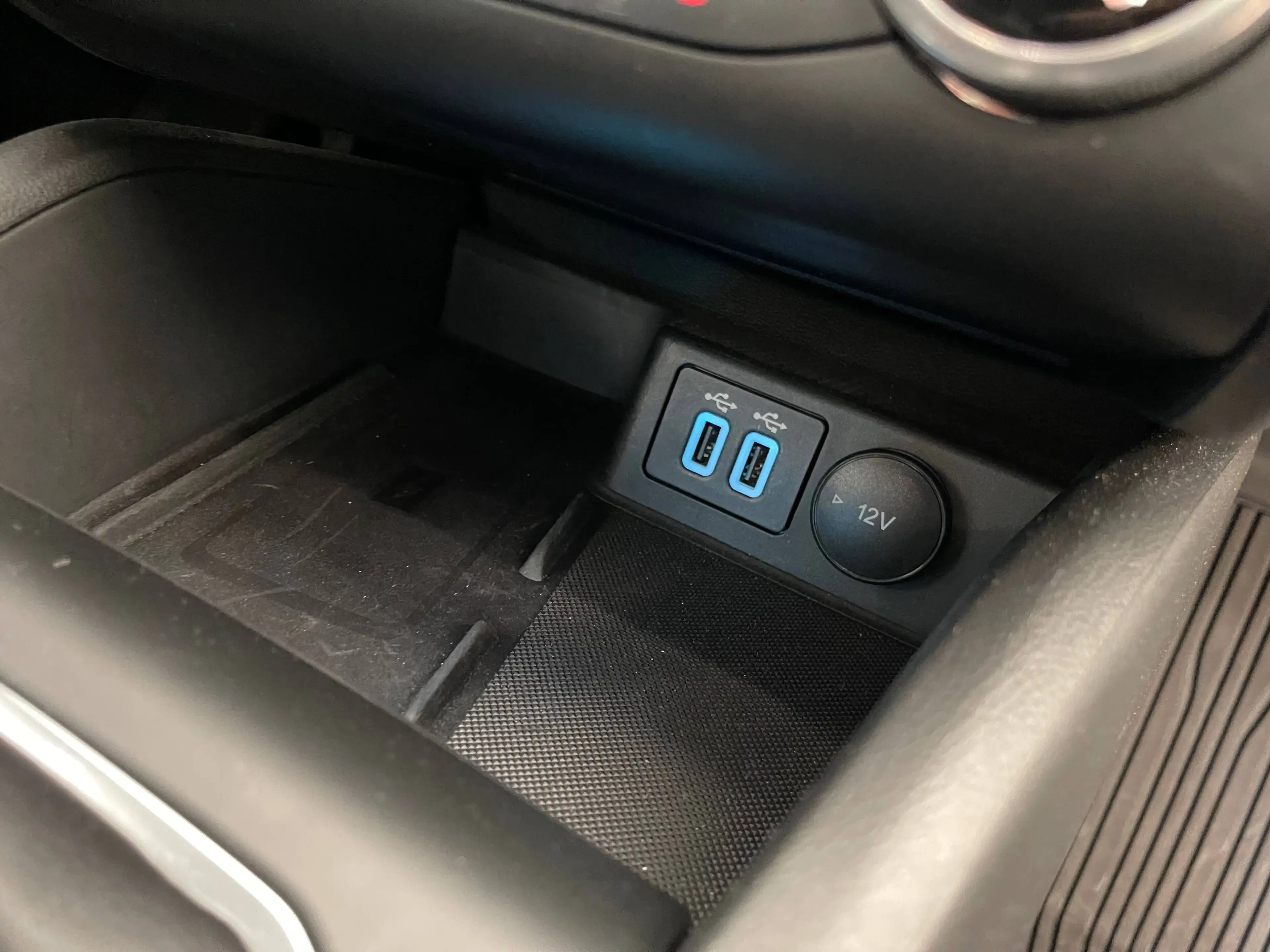 Ford Focus Focus Turnier Winterpaket - 1.HD - TÜV NEU - Unfallfrei Direkt Verfügbar — photo 9