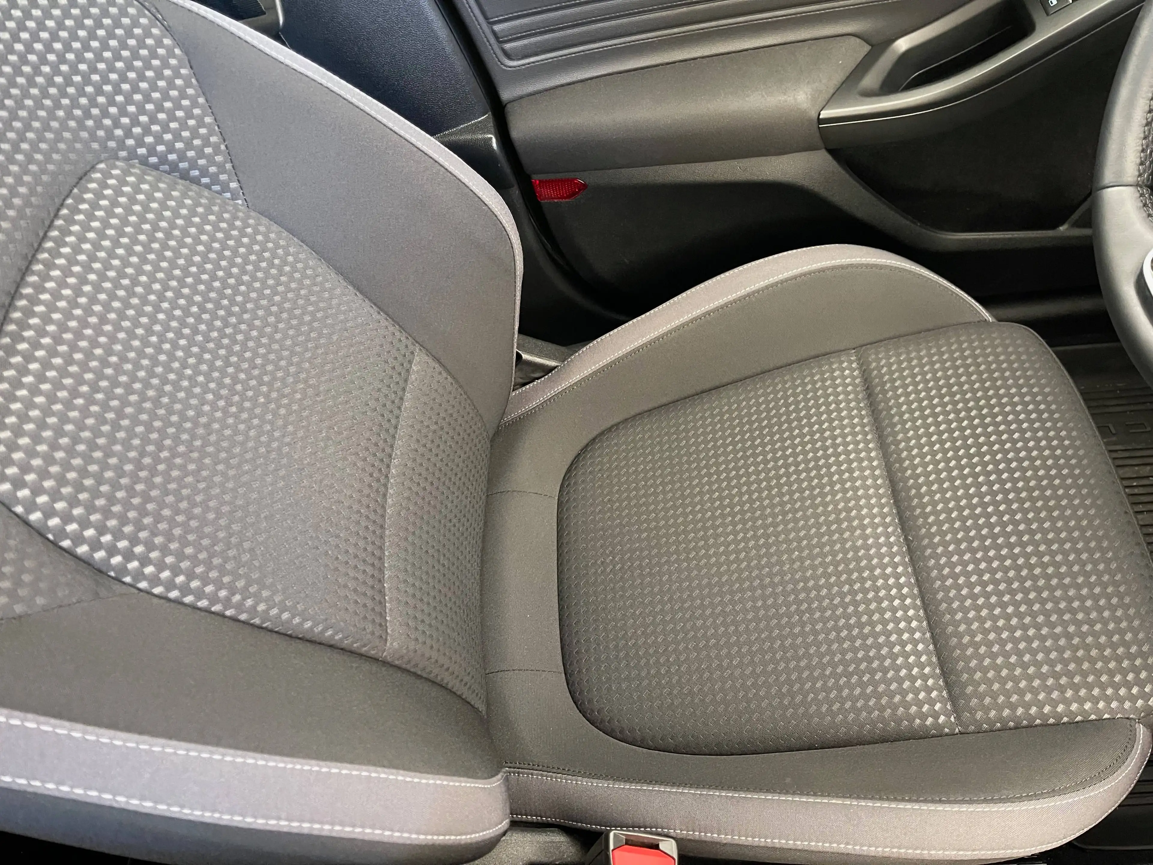 Ford Focus Focus Turnier Winterpaket - 1.HD - TÜV NEU - Unfallfrei Direkt Verfügbar — photo 13