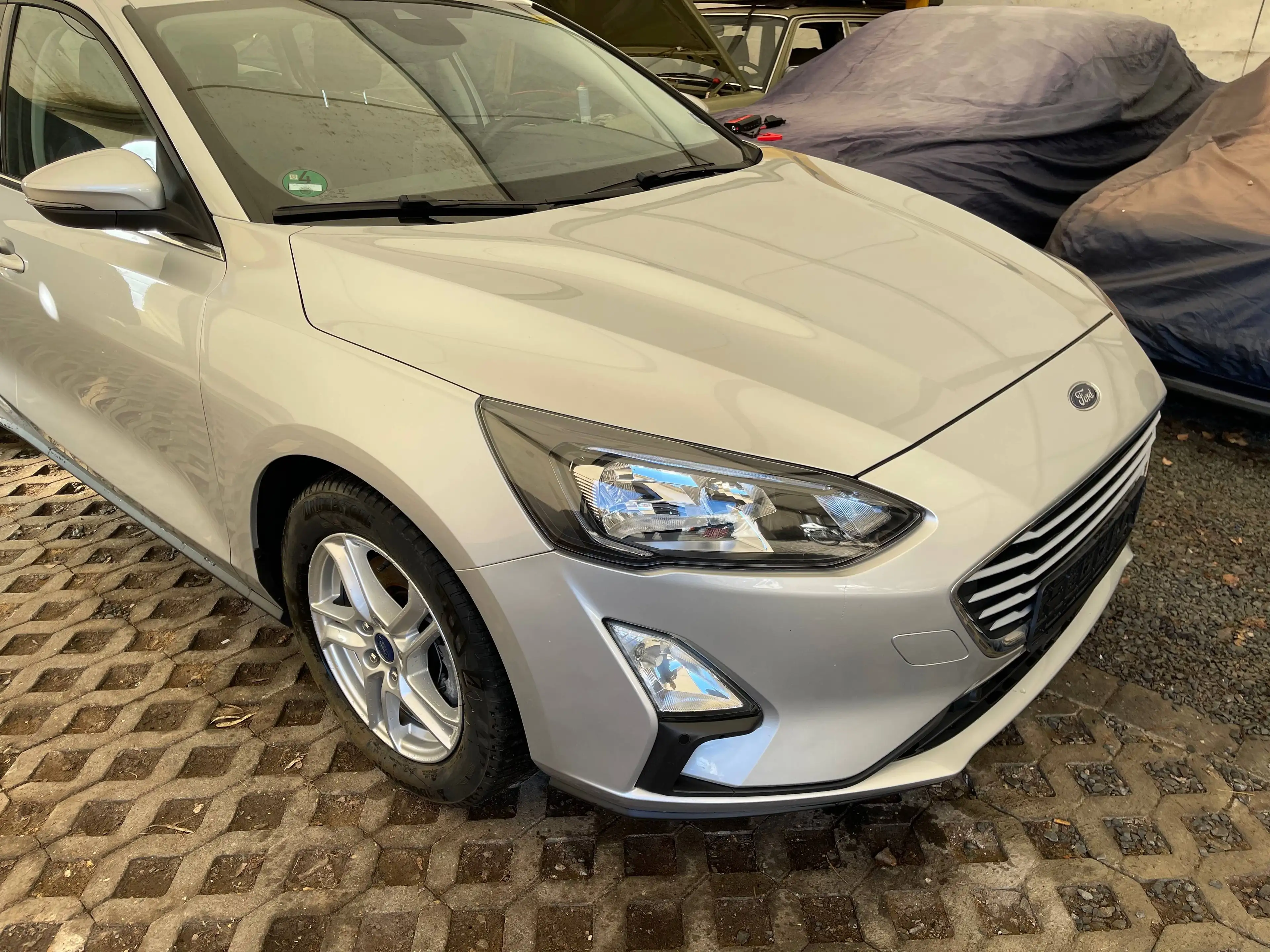 Ford Focus Focus Turnier Winterpaket - 1.HD - TÜV NEU - Unfallfrei Direkt Verfügbar — photo 6