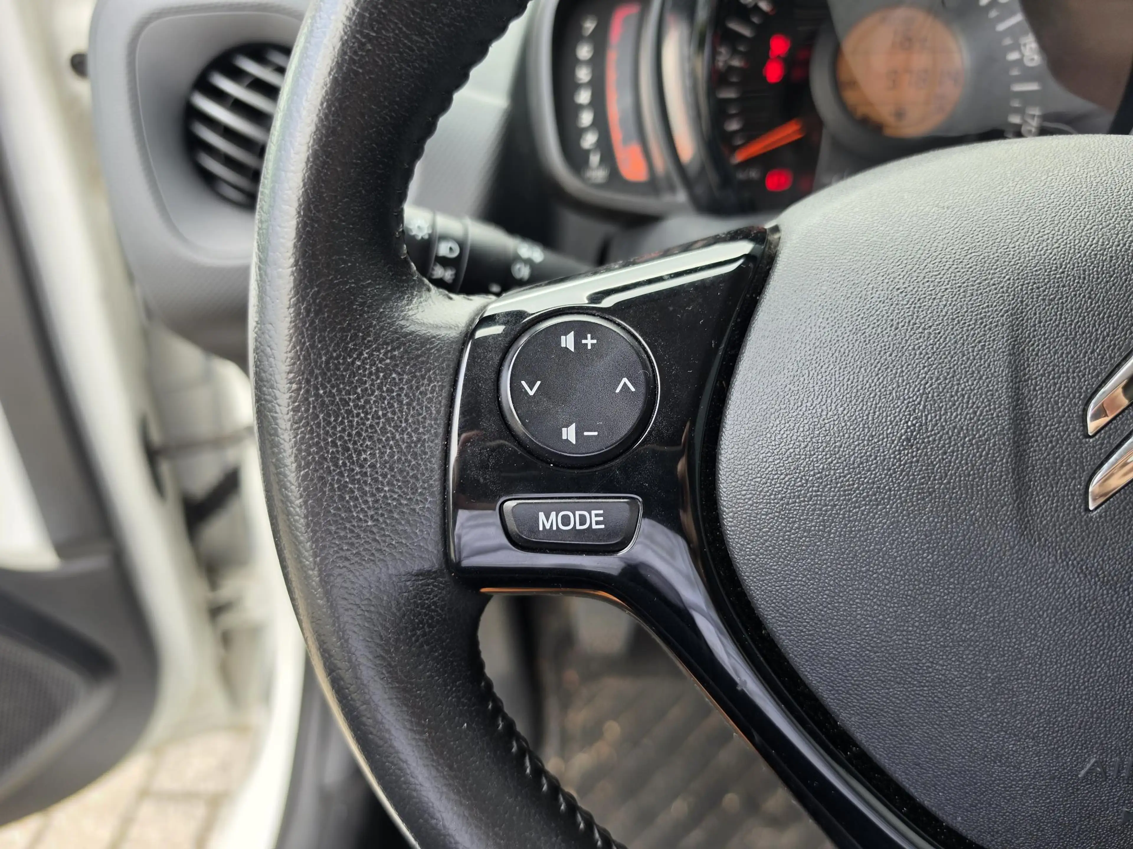 Citroen C1 1.0 VTi Feel | Bluetooth | CarPlay | Camera | — photo 23