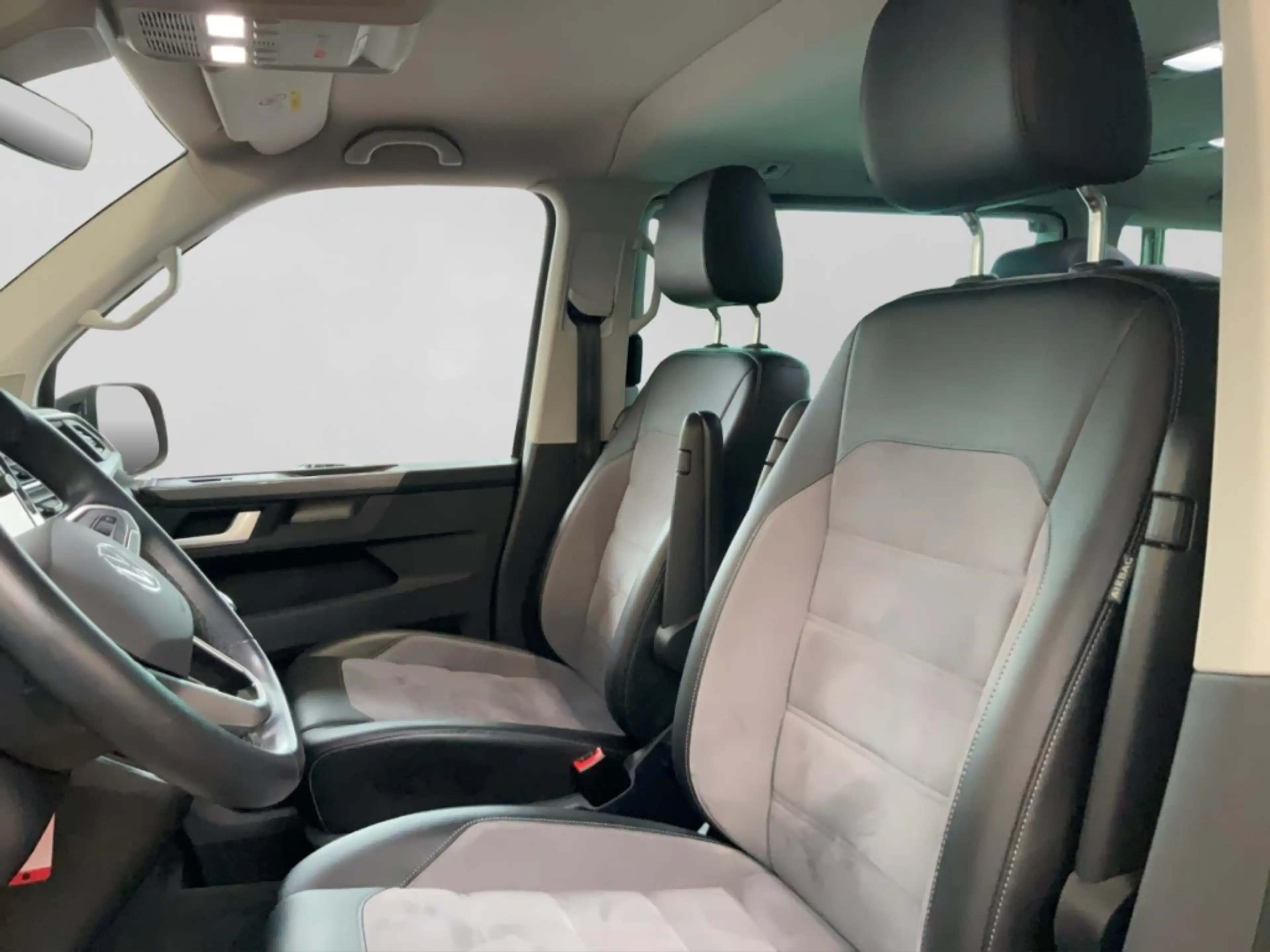 Volkswagen T6.1 Multivan 2.0 TDI Generation Six Alu LED AHK Kamera Navi ACC — photo 11