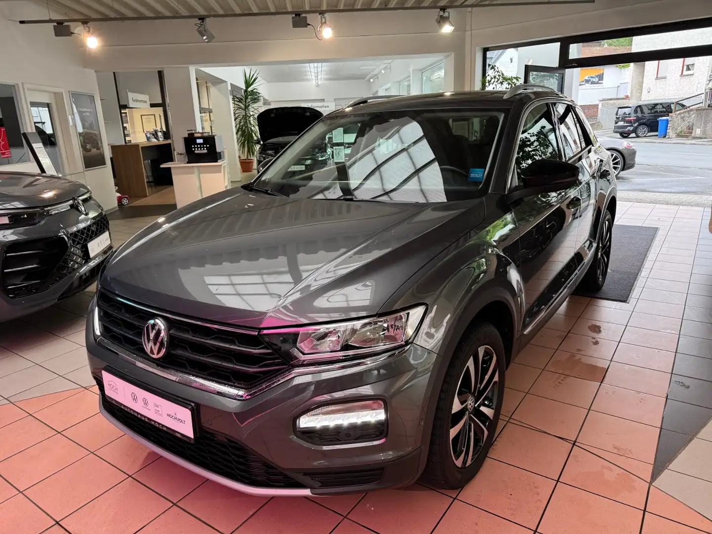 Volkswagen T-Roc 2.0 TDI DSG. Allrad+Navi+Schiebedach Gris - 2